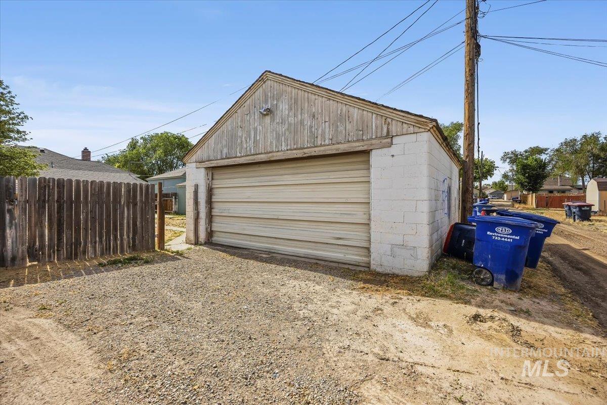 187 Monroe Street Property Photo 28