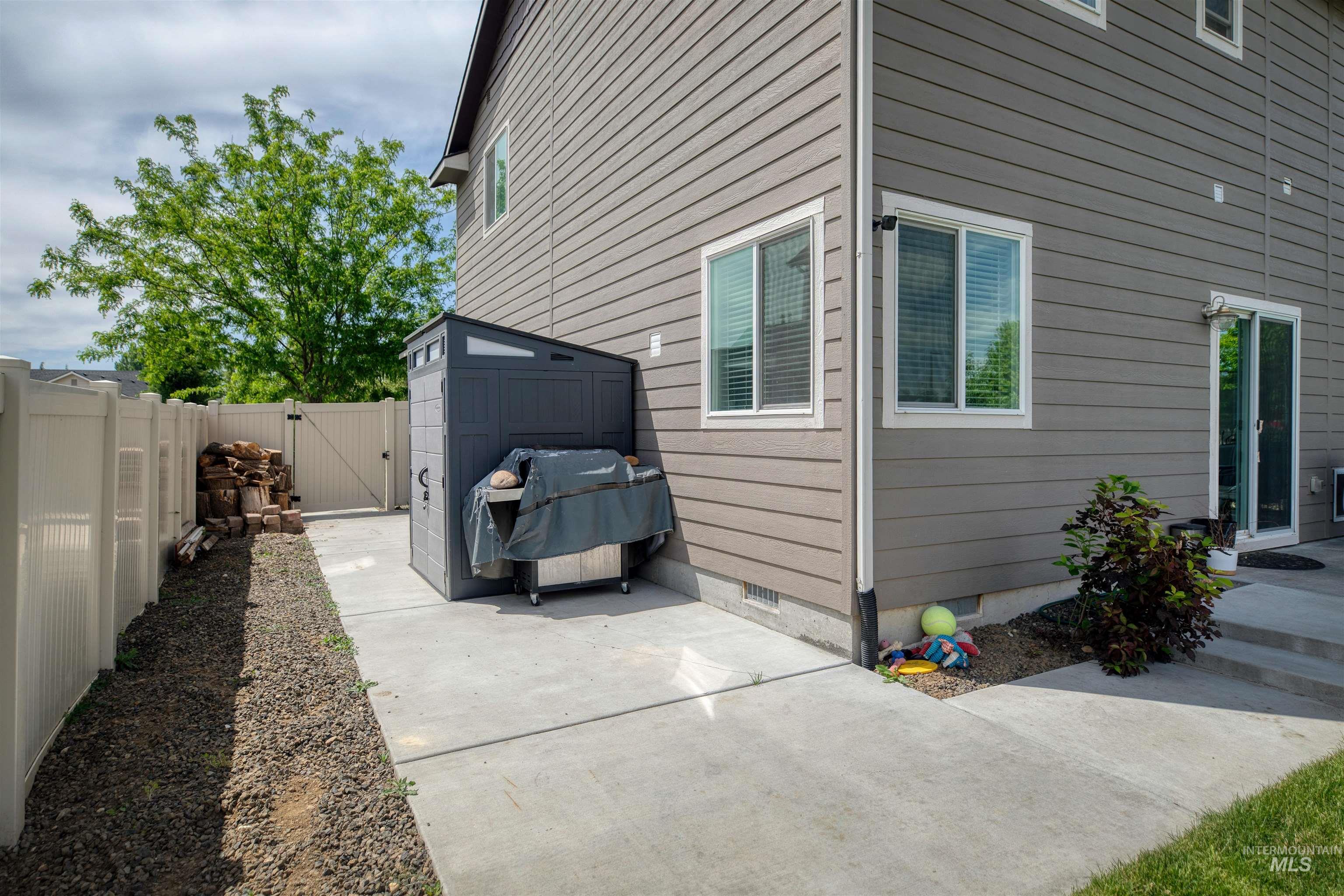 2416 S Sumpter Way Property Photo 37