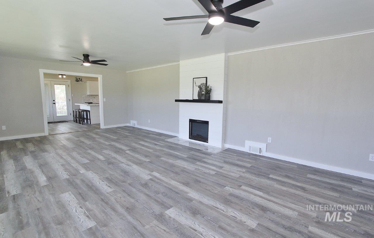 520 E Logan Property Photo 2