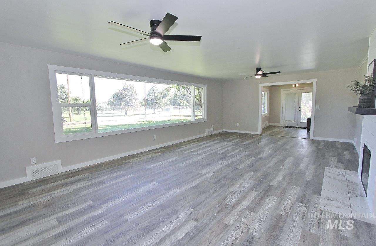 520 E Logan Property Photo 3