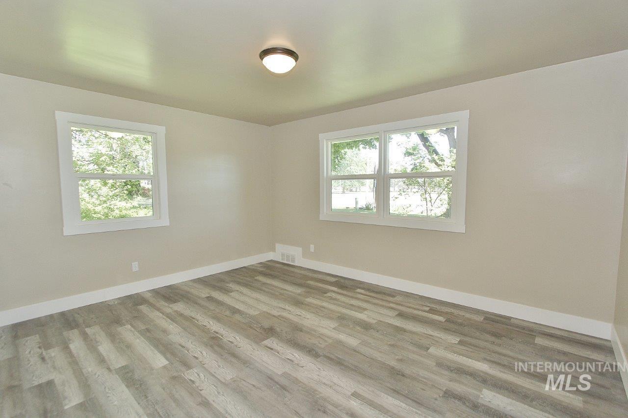 520 E Logan Property Photo 14