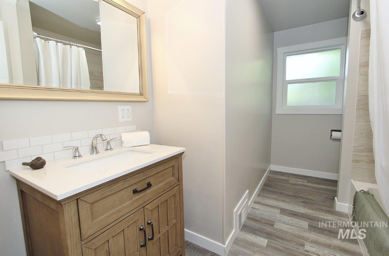 520 E Logan Property Photo 16