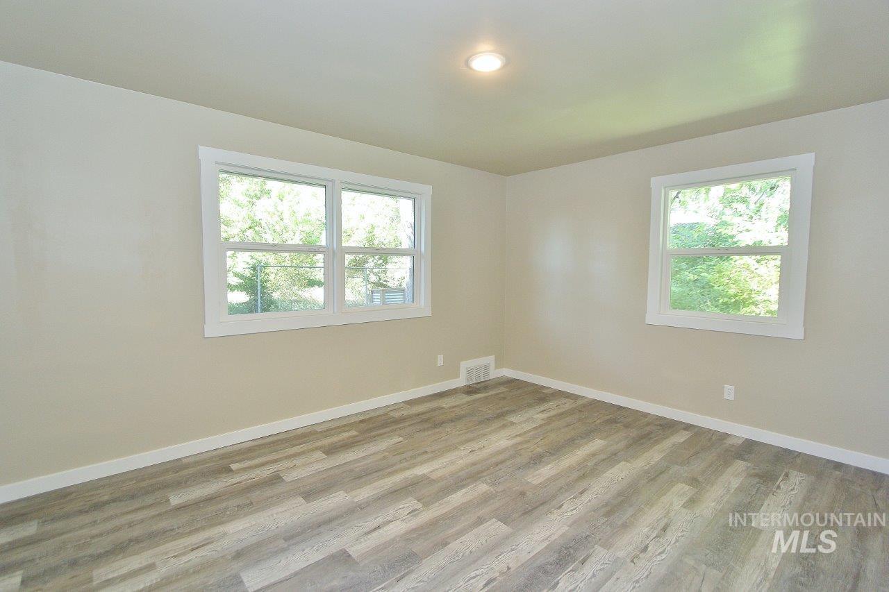 520 E Logan Property Photo 19