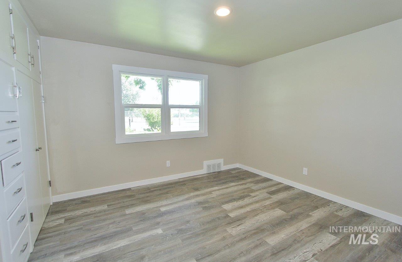 520 E Logan Property Photo 21