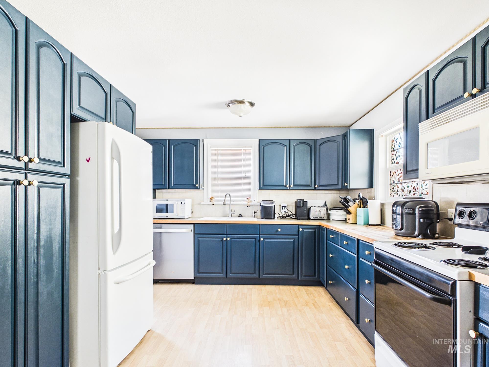 1507 19th Ave Property Photo 1