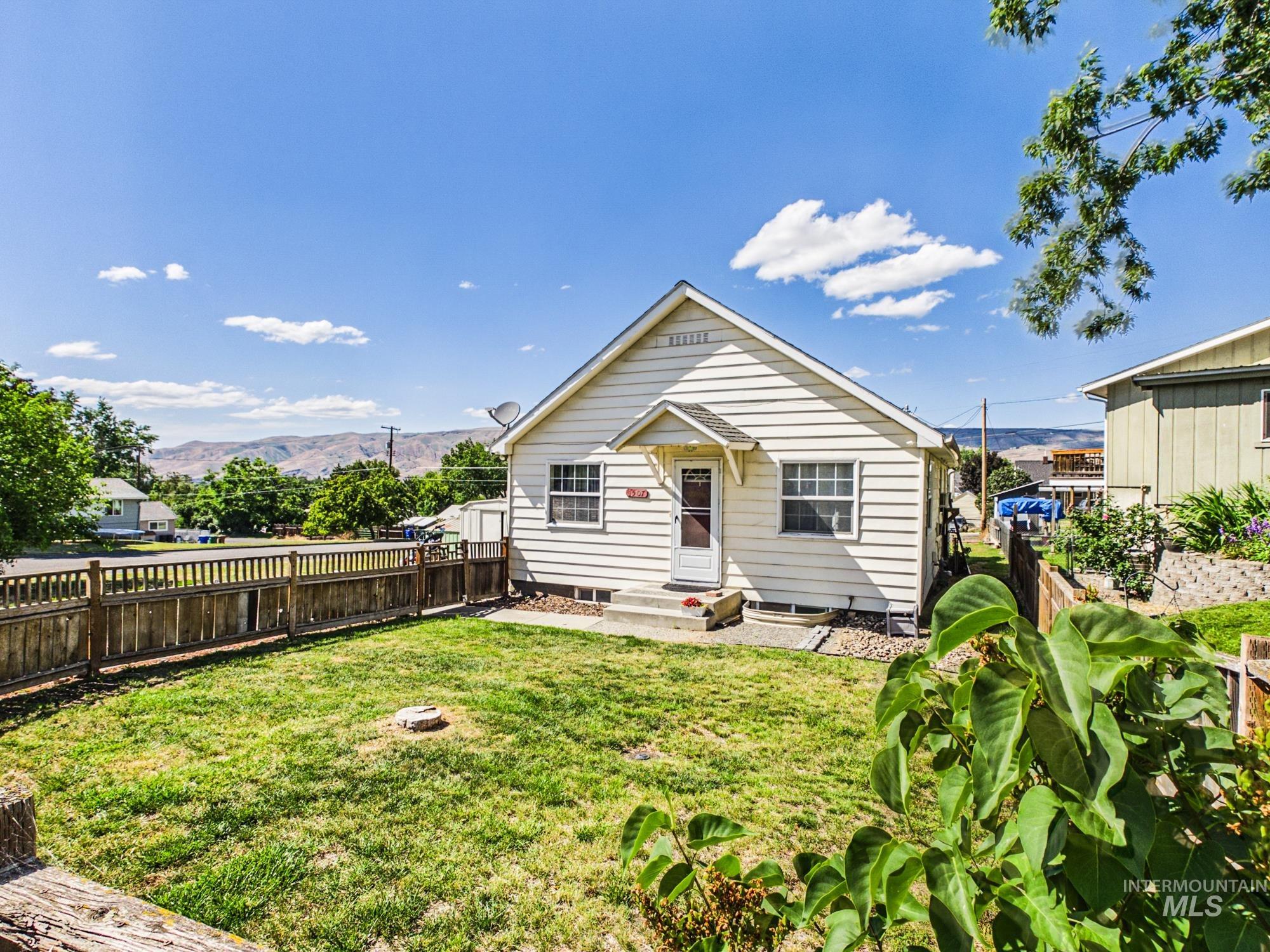 1507 19th Ave Property Photo 2