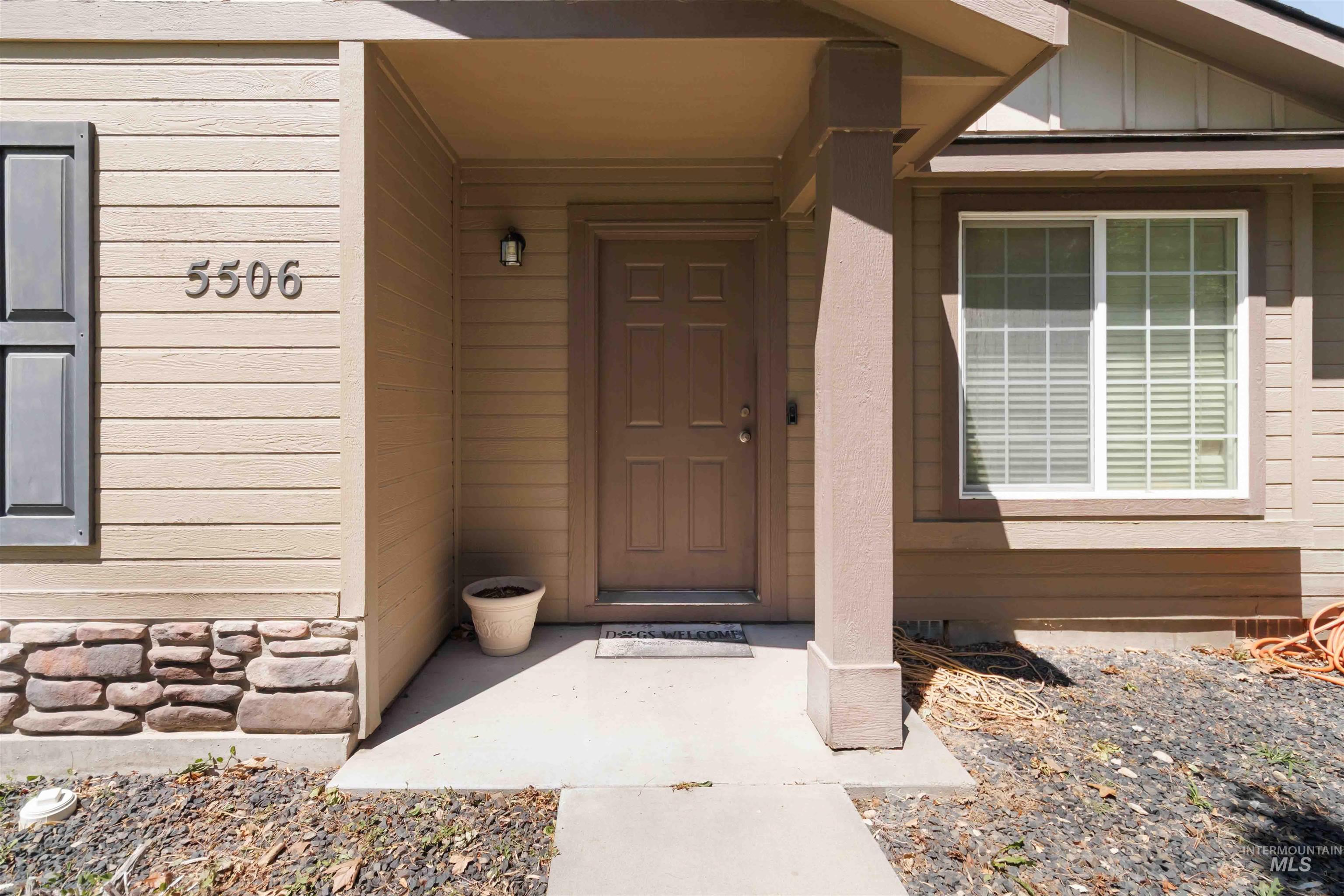 5506 S Pepperview Way Property Photo 2