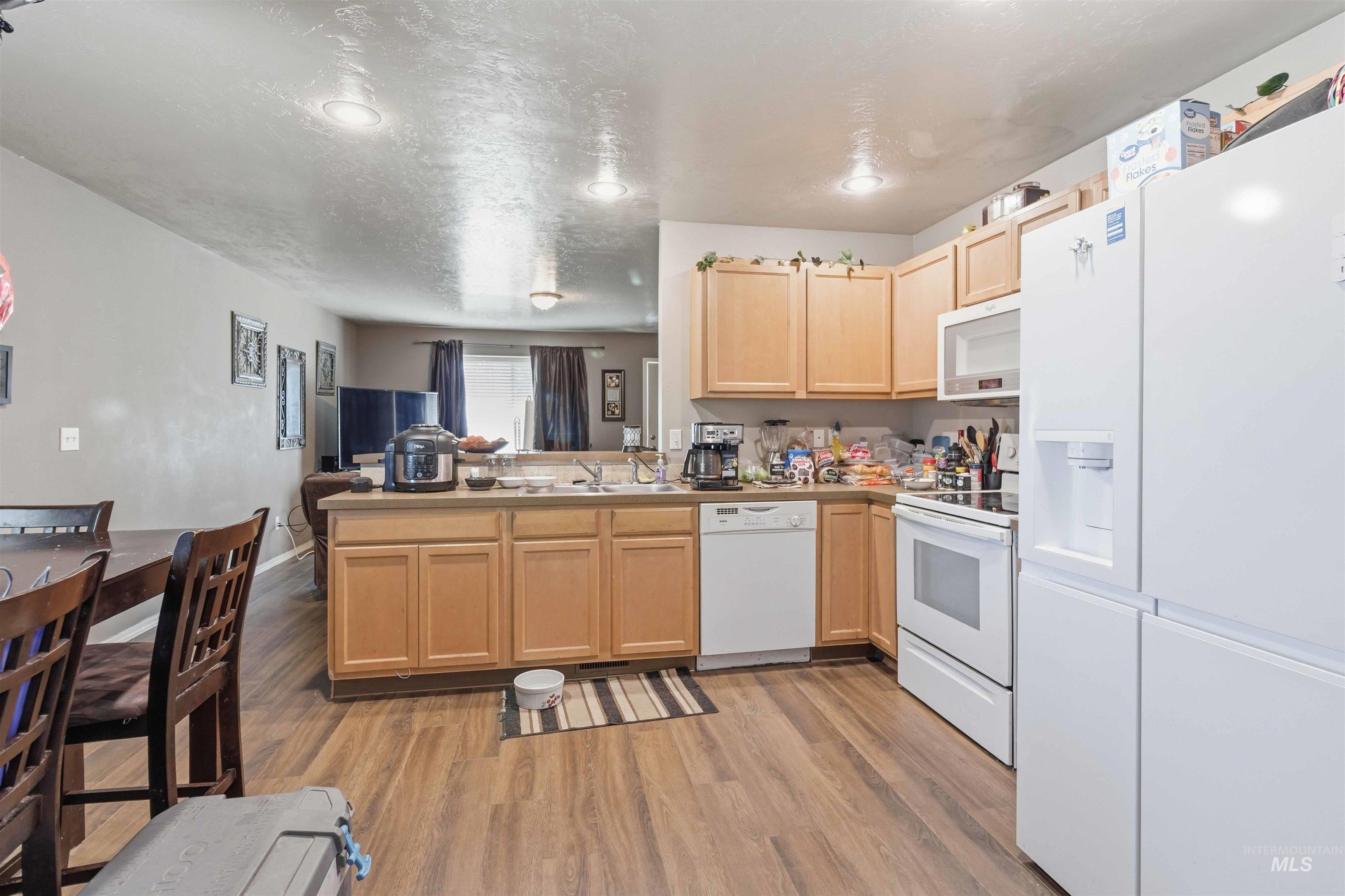 5506 S Pepperview Way Property Photo 8