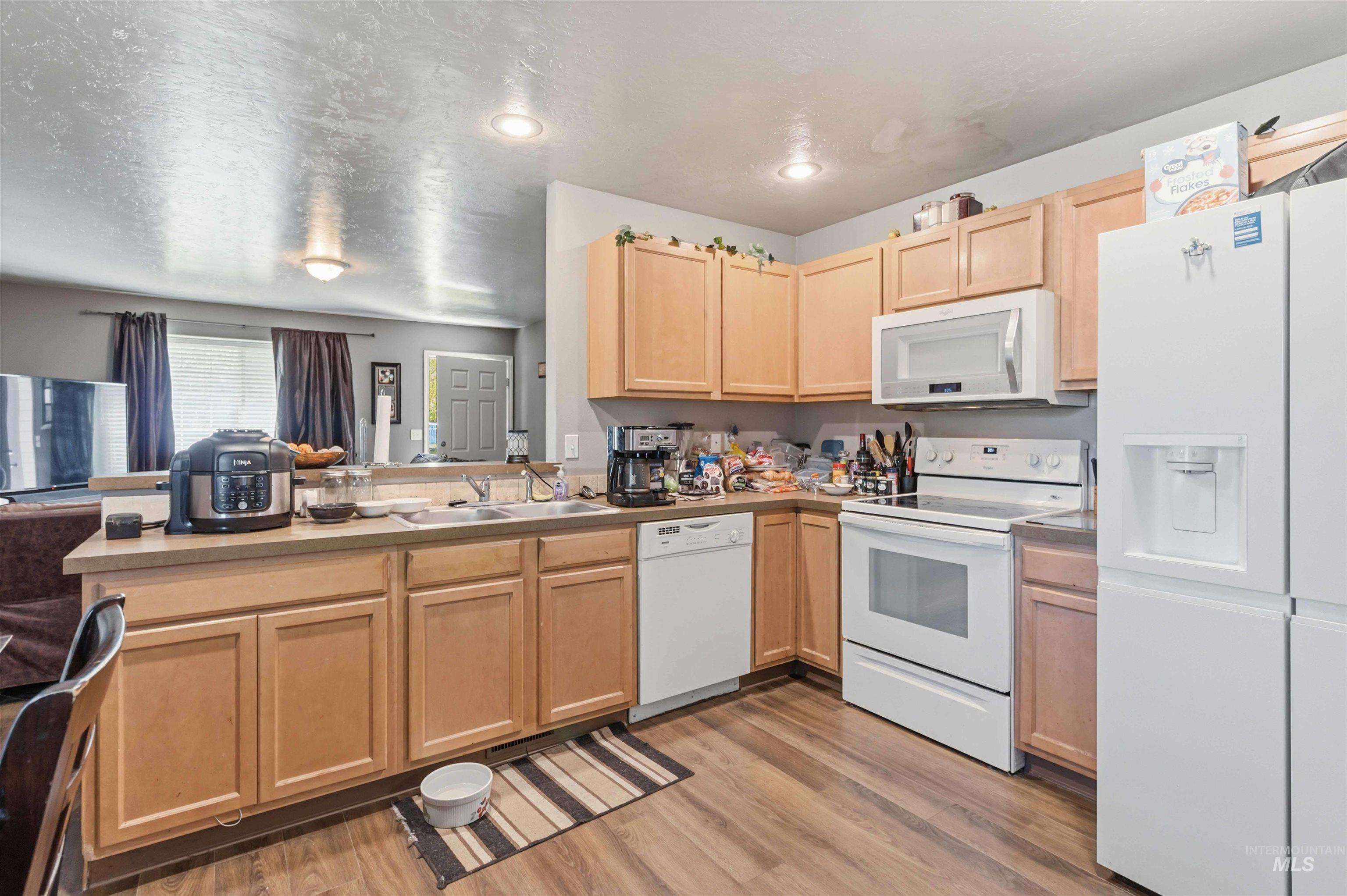 5506 S Pepperview Way Property Photo 9