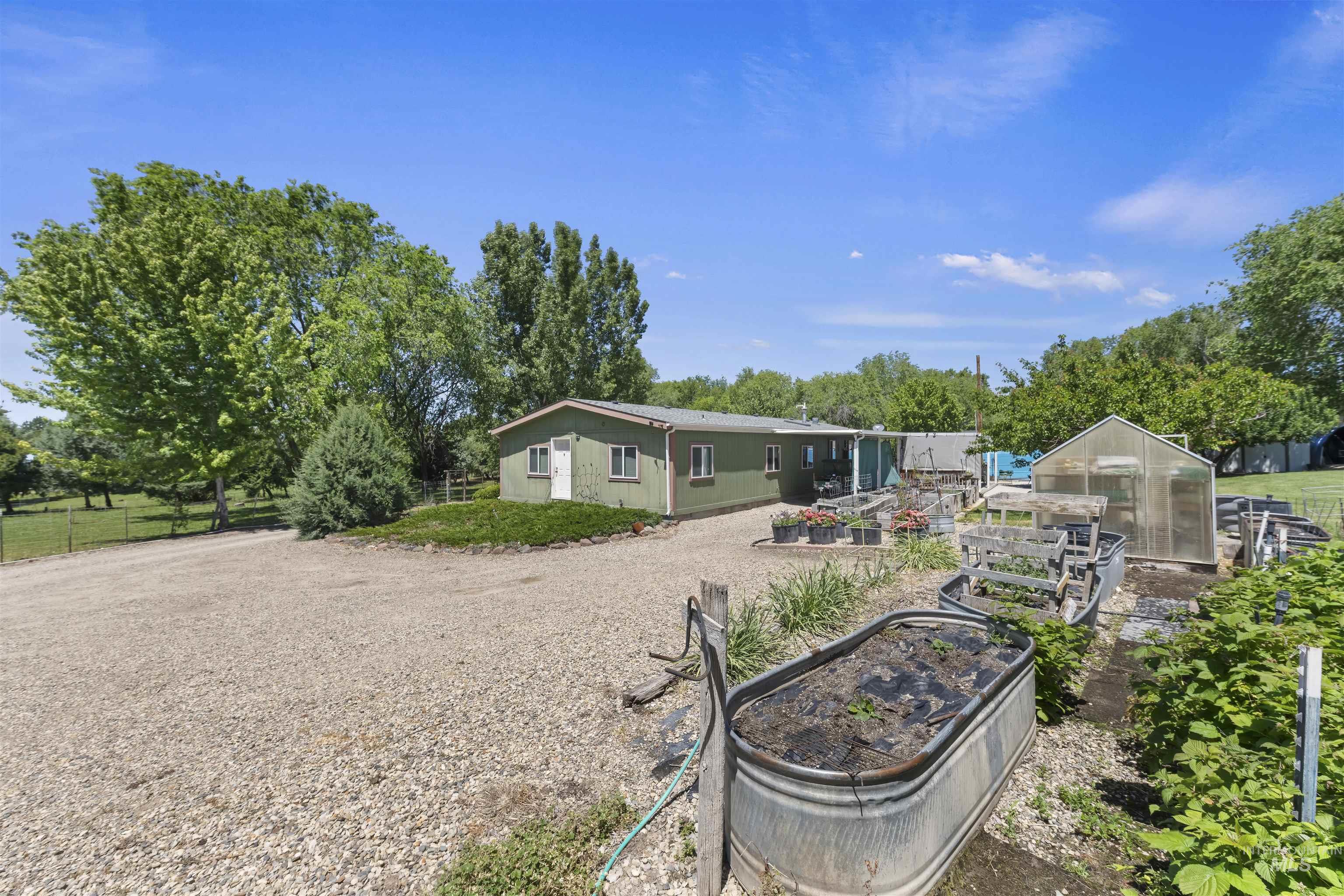 8950 W Edgeview Ln Property Photo 3