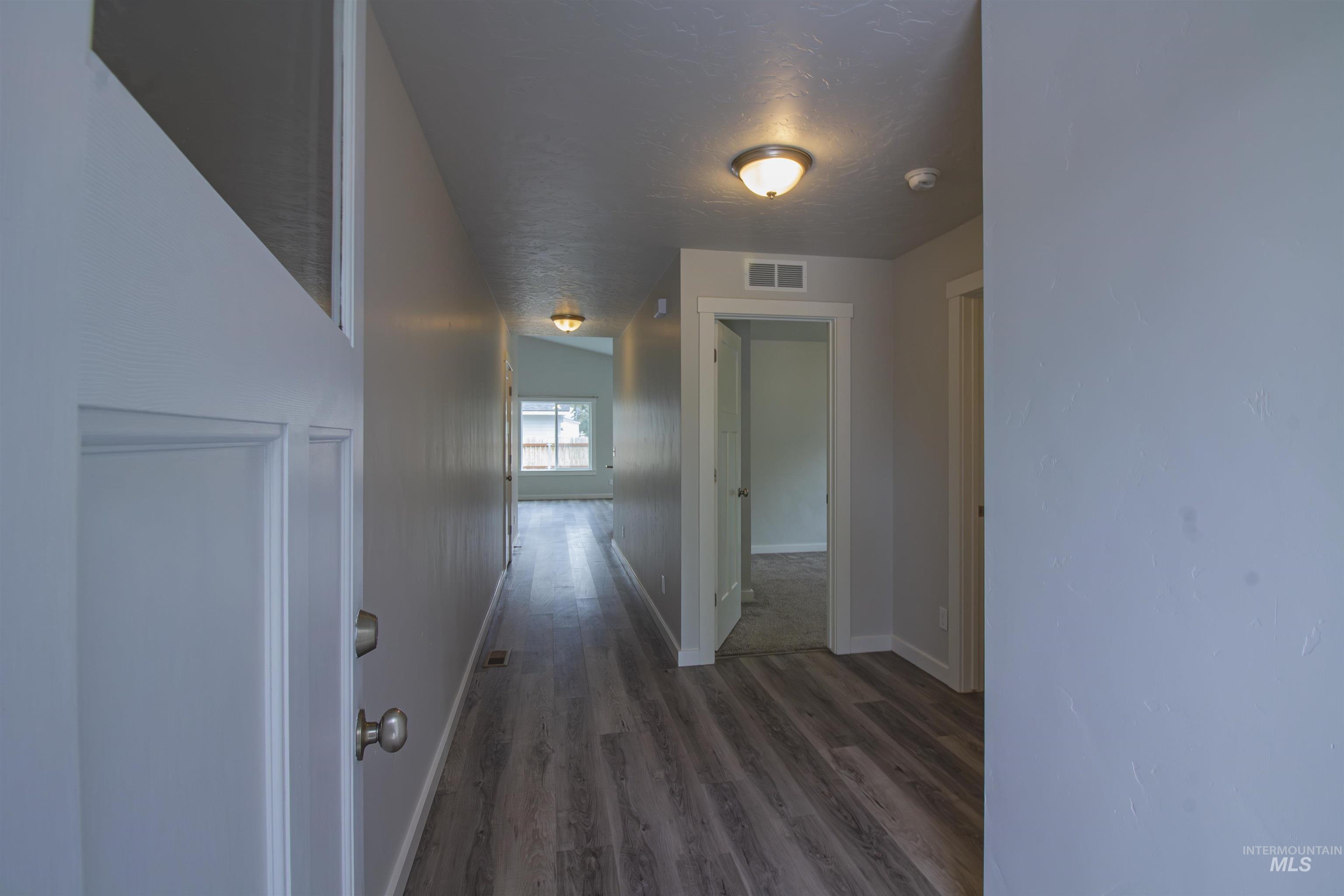 220 S Park Ave Property Photo 4
