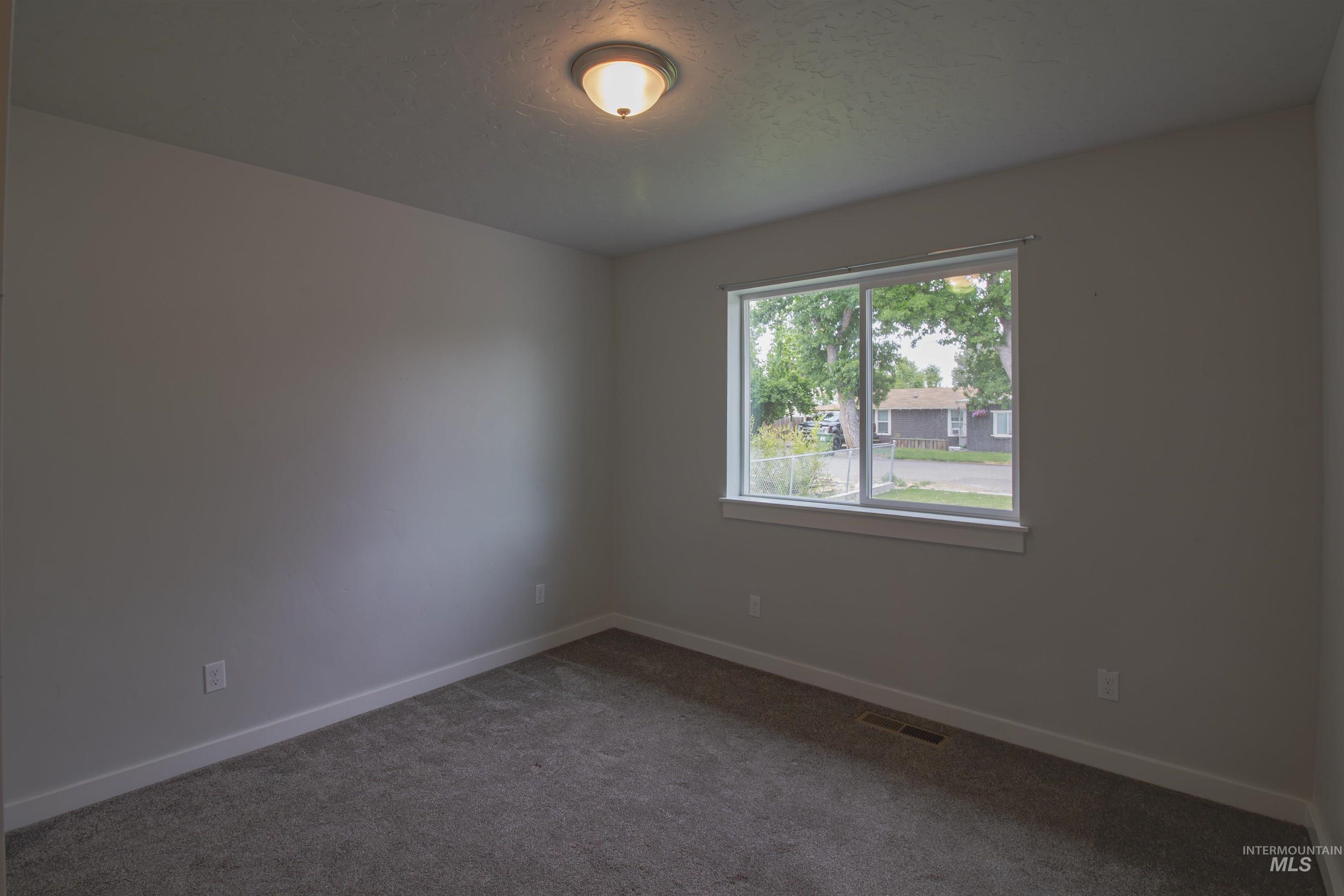 220 S Park Ave Property Photo 5
