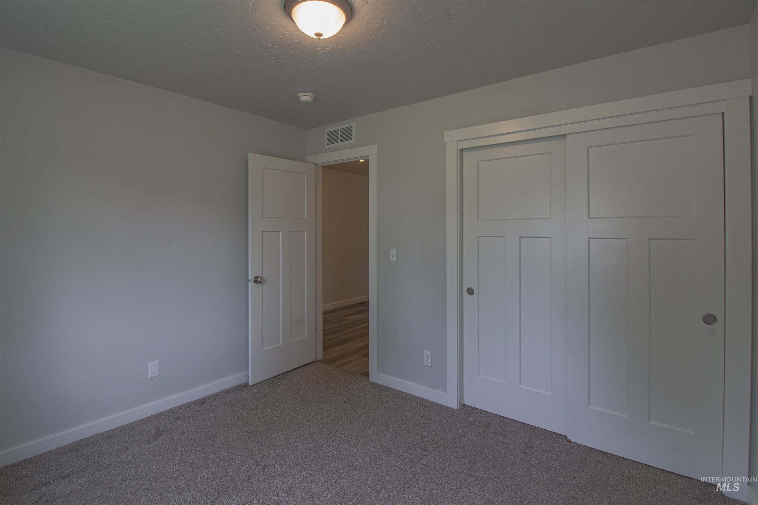 220 S Park Ave Property Photo 6