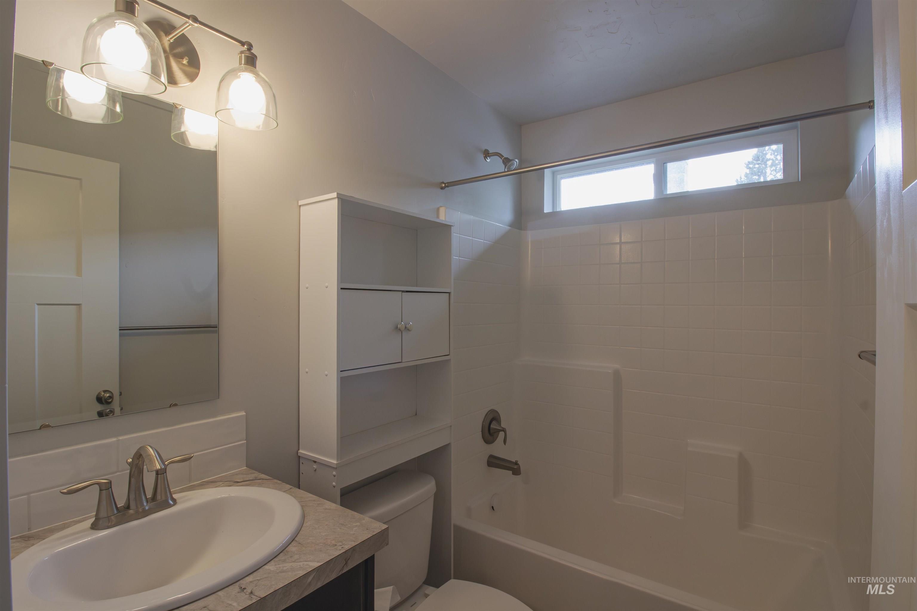 220 S Park Ave Property Photo 7