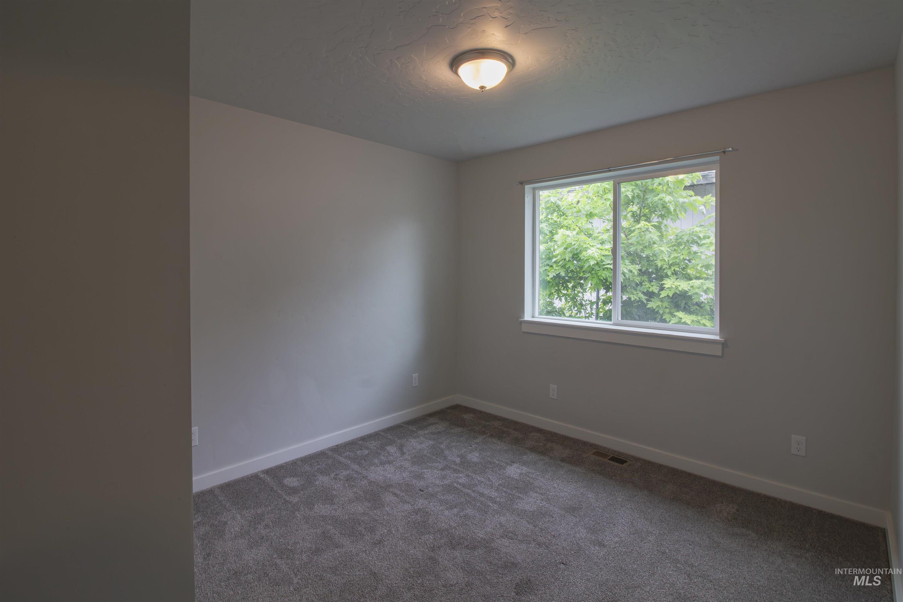 220 S Park Ave Property Photo 8