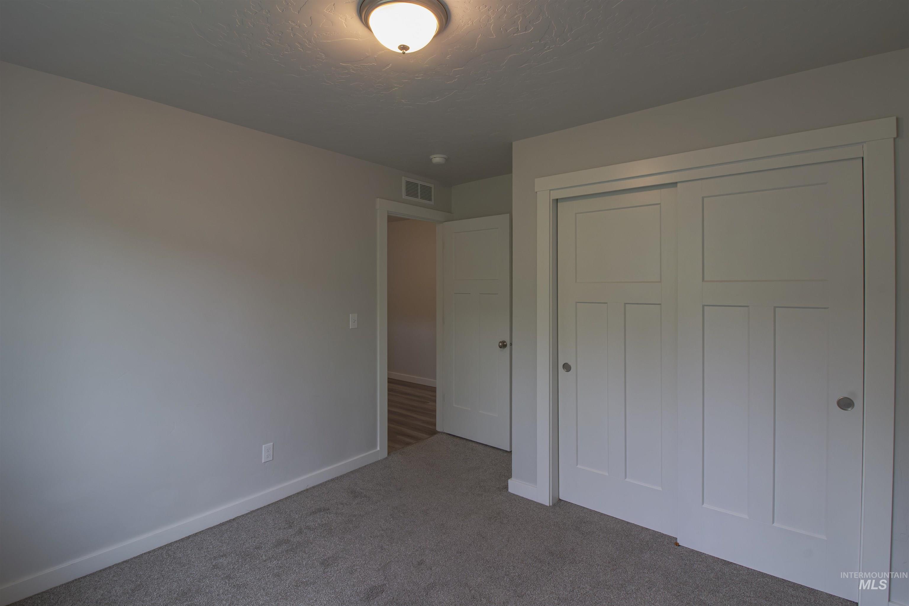220 S Park Ave Property Photo 9
