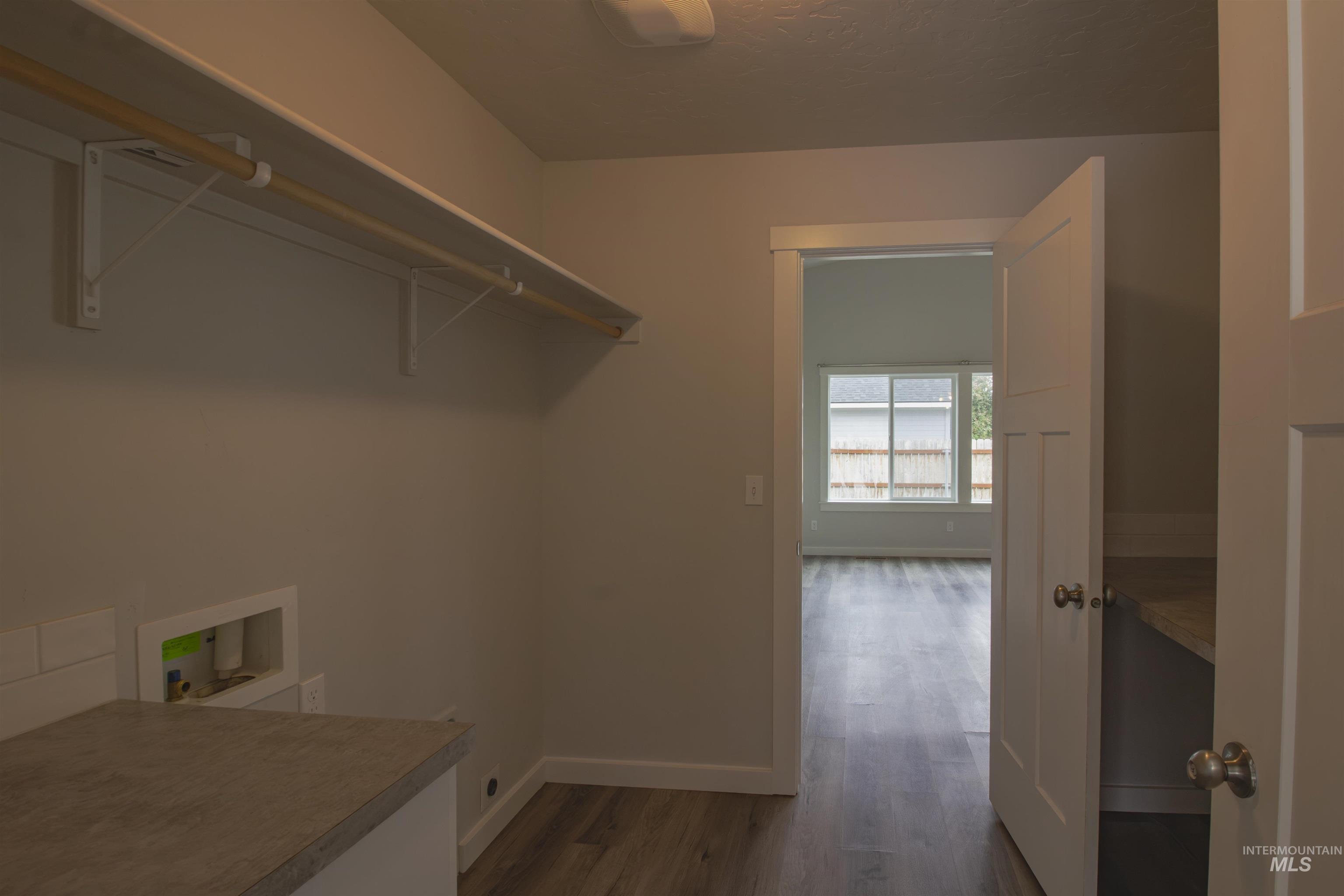 220 S Park Ave Property Photo 19