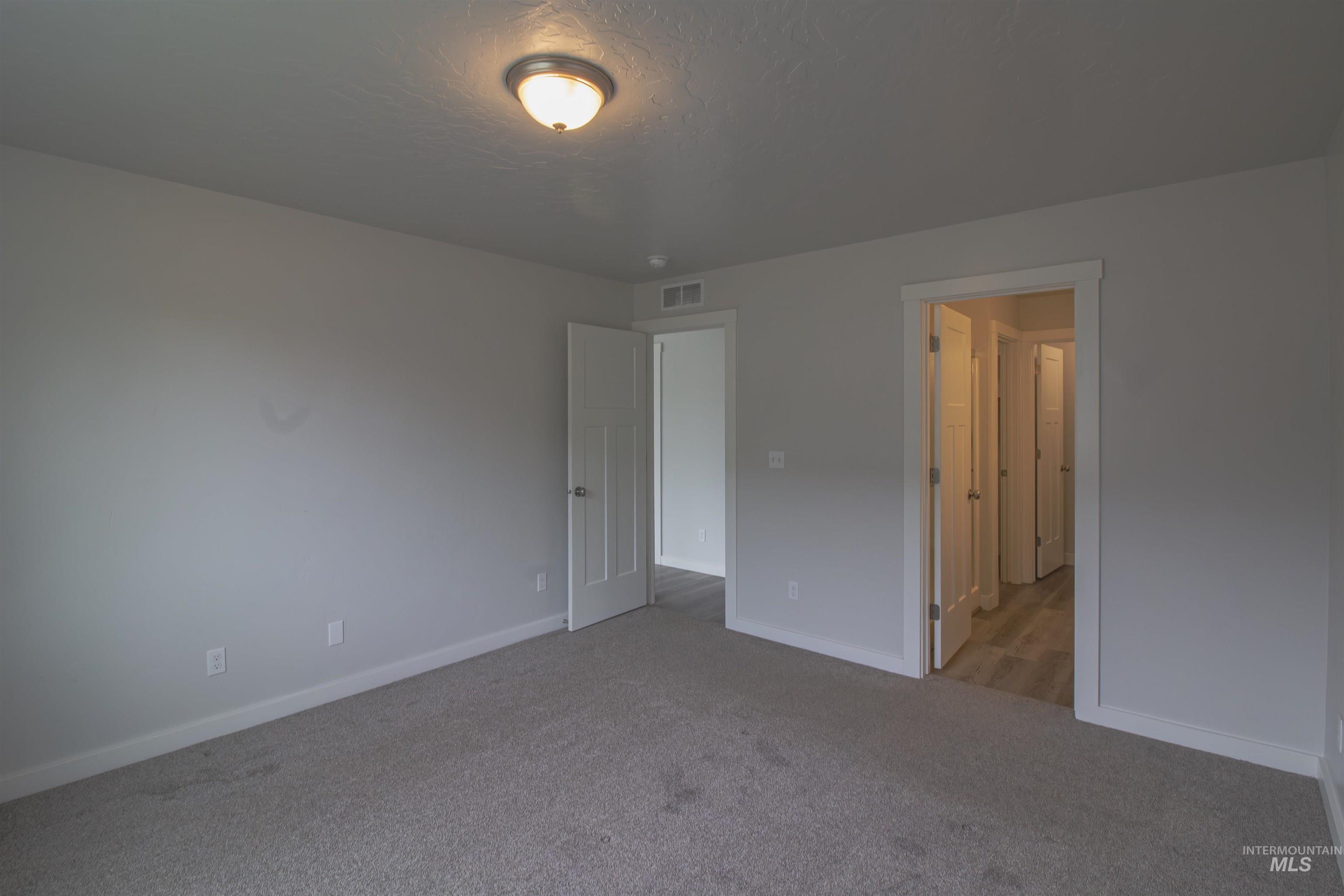 220 S Park Ave Property Photo 21
