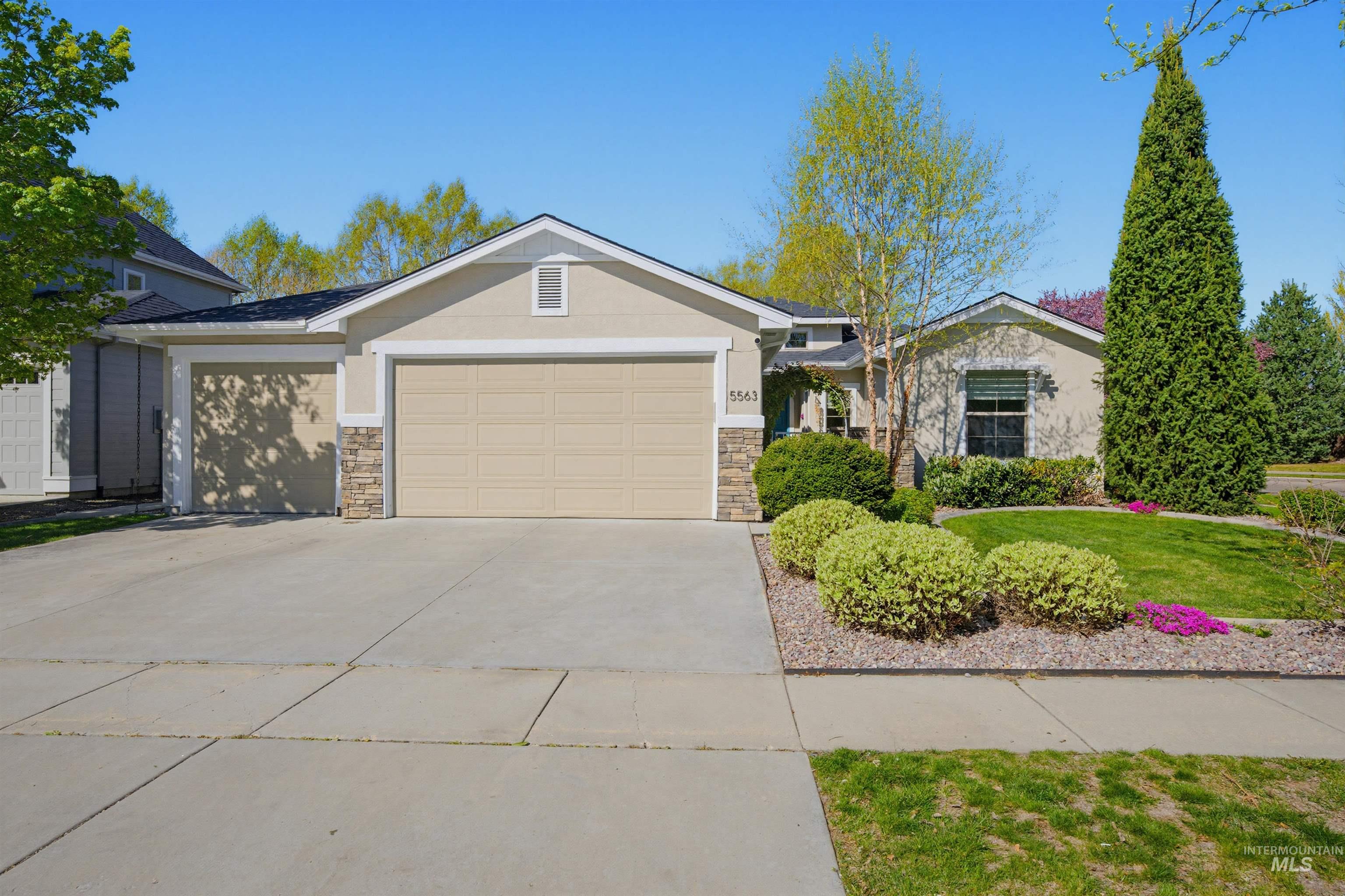 5563 N Mitchum Property Photo 1
