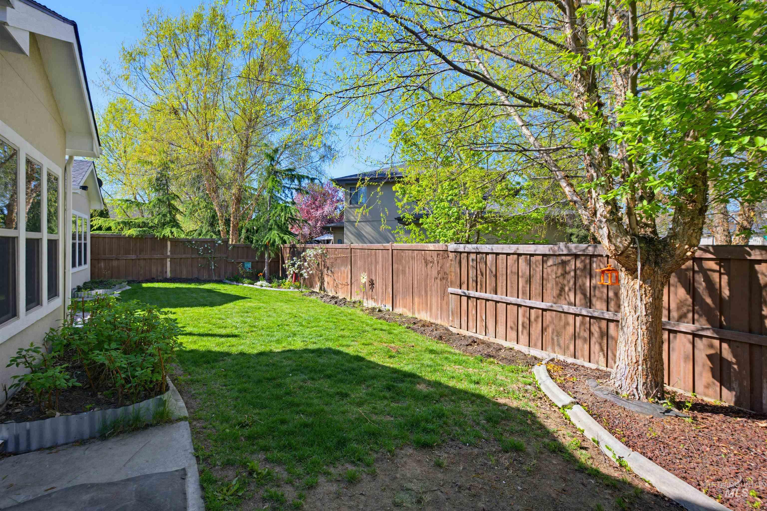 5563 N Mitchum Property Photo 7