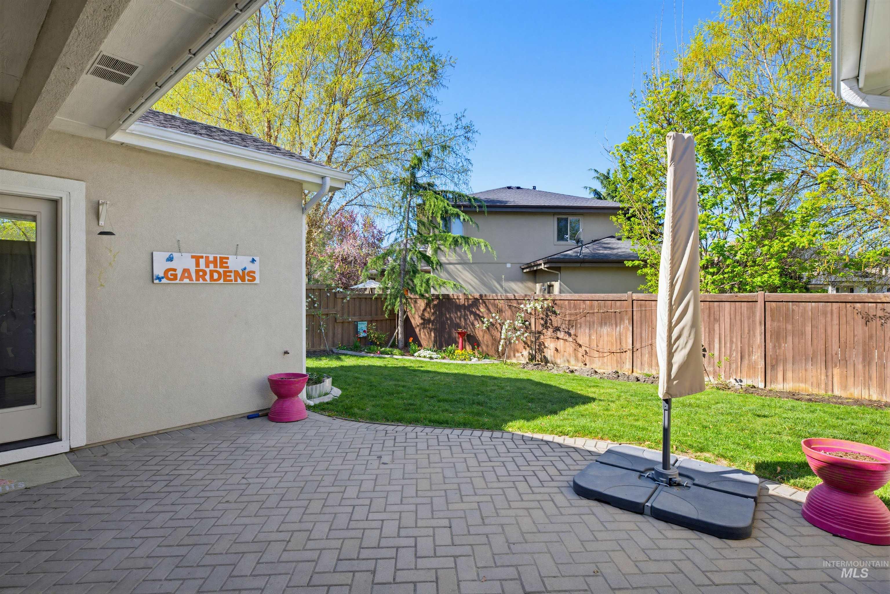 5563 N Mitchum Property Photo 8