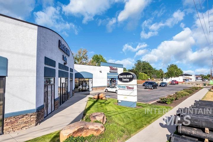 6734 W State Street Property Photo 5