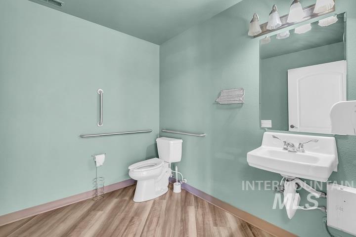 6734 W State Street Property Photo 10
