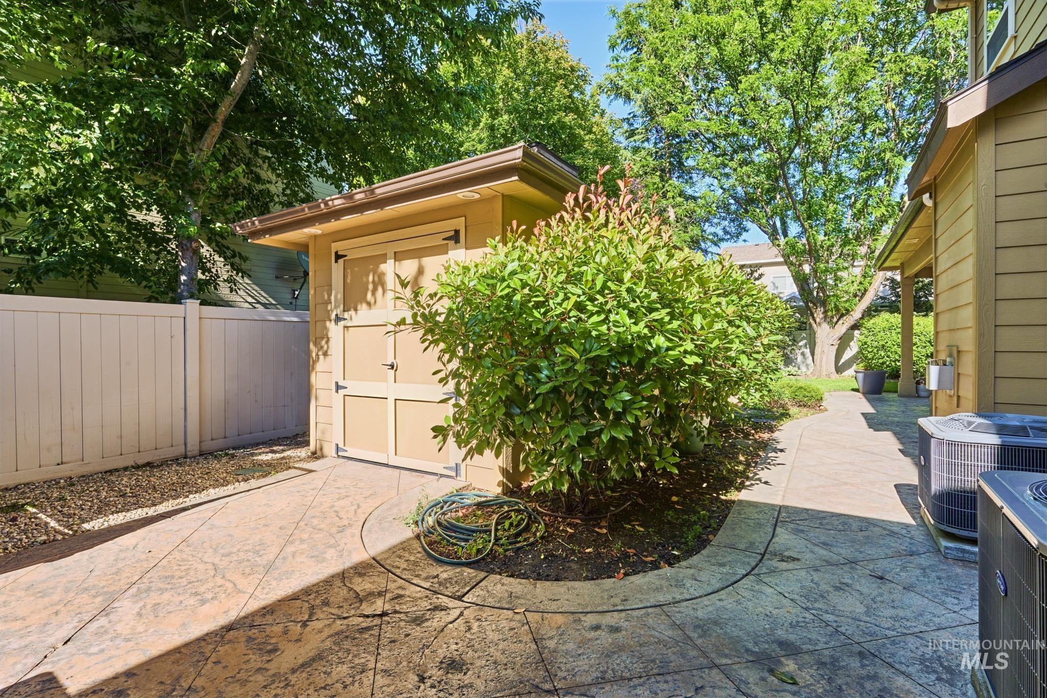 5490 N Beethoven Ave Property Photo 44