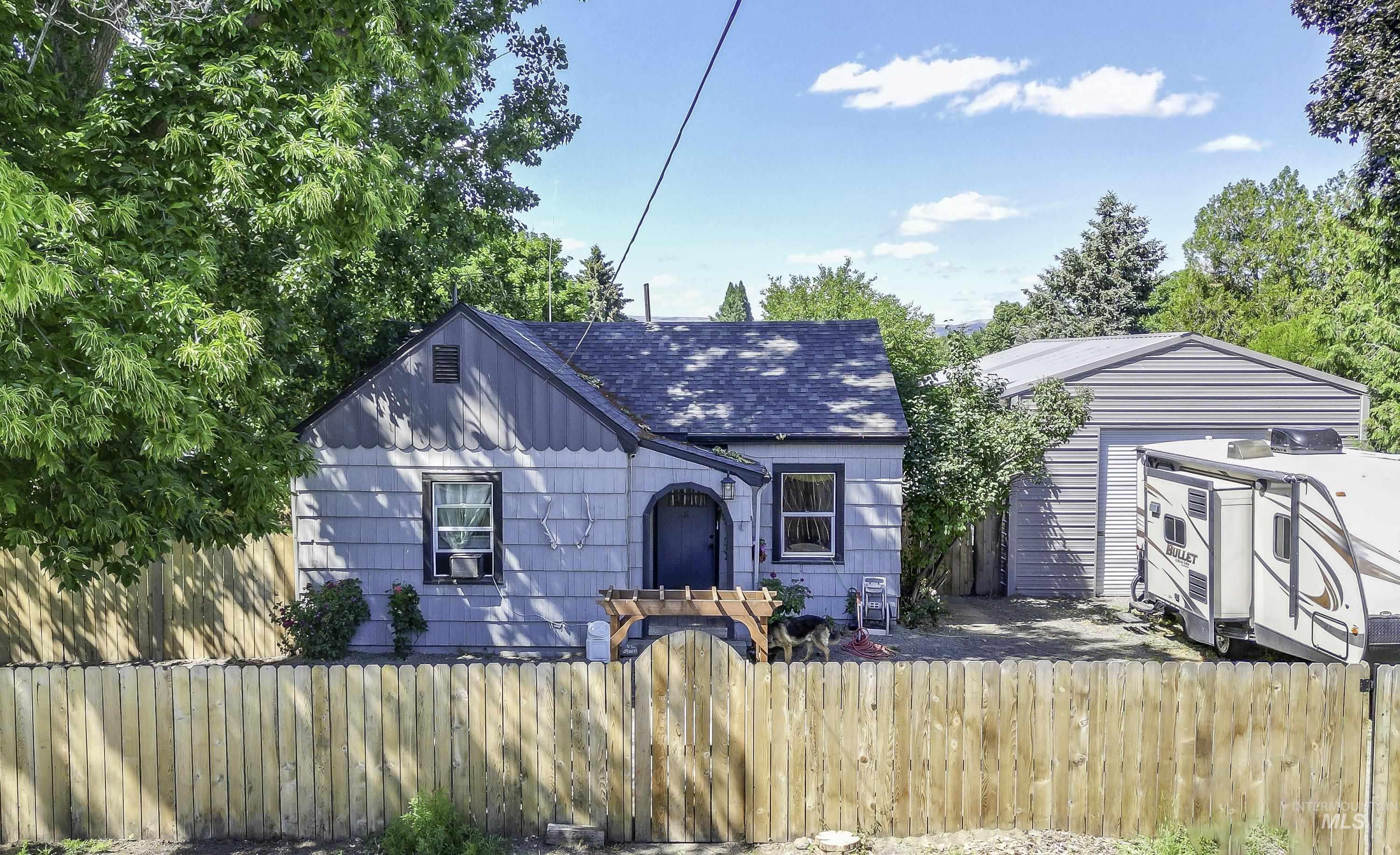 429 Burrell Ave. Property Photo 2