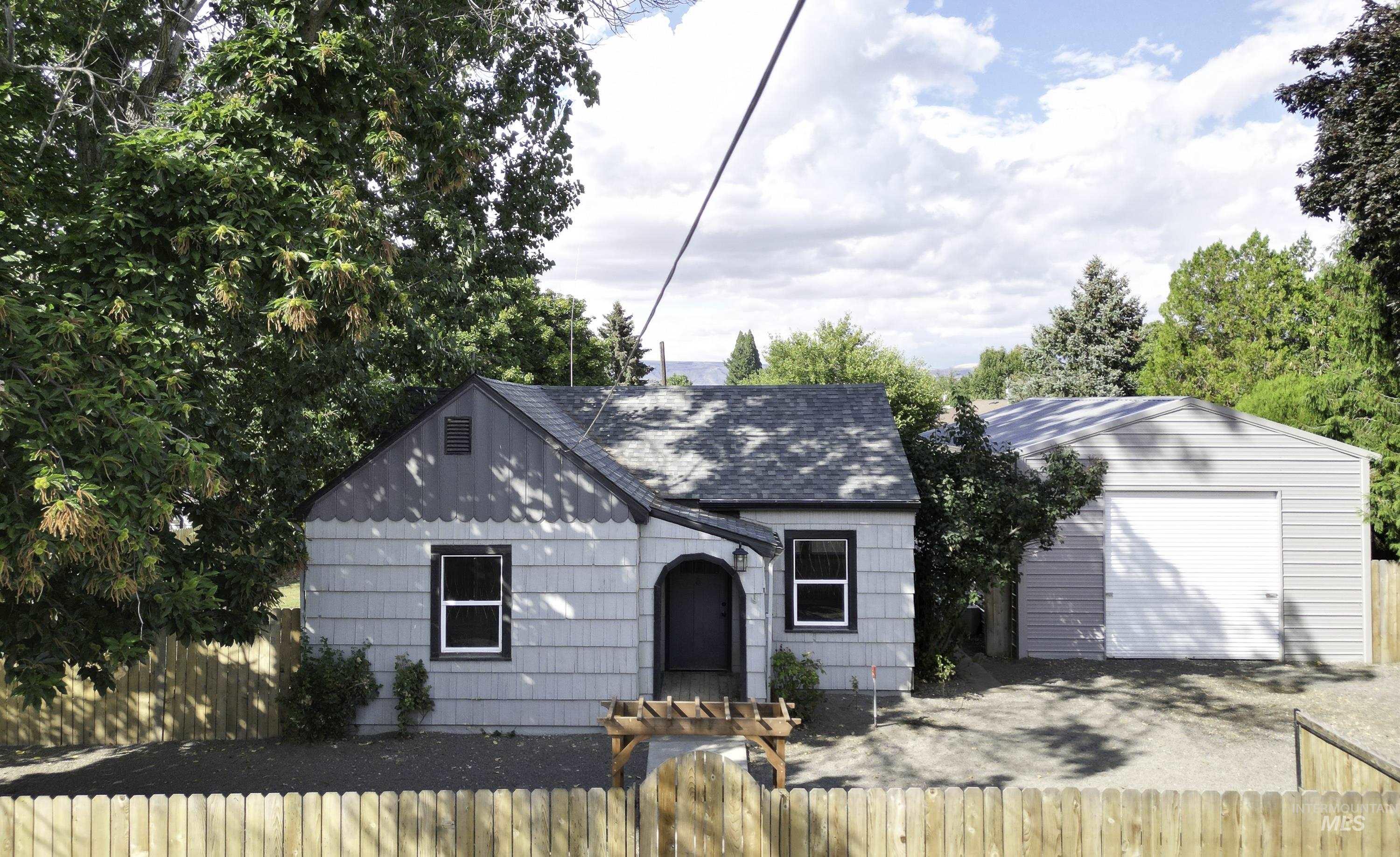 429 Burrell Ave. Property Photo 2