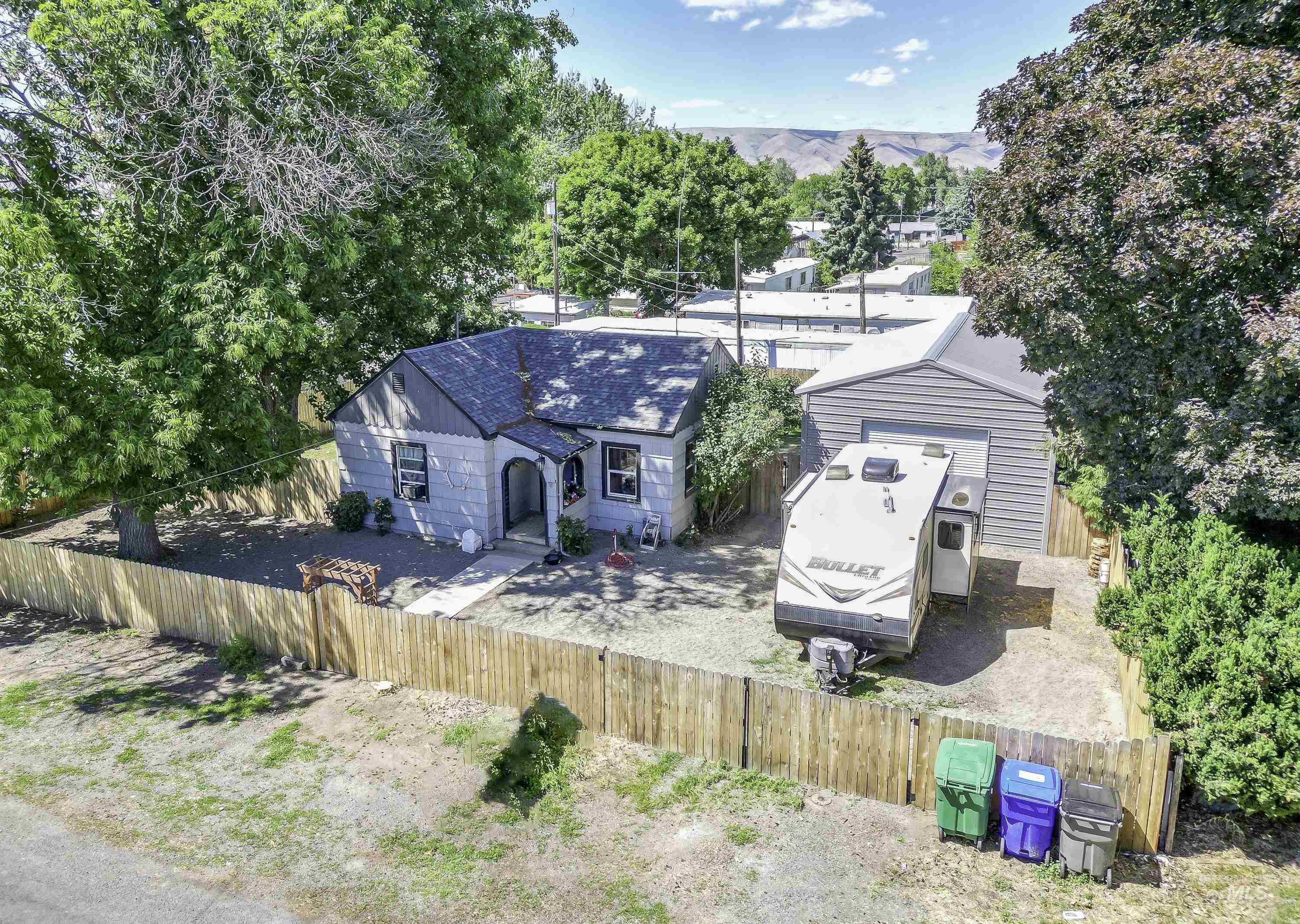 429 Burrell Ave. Property Photo 3