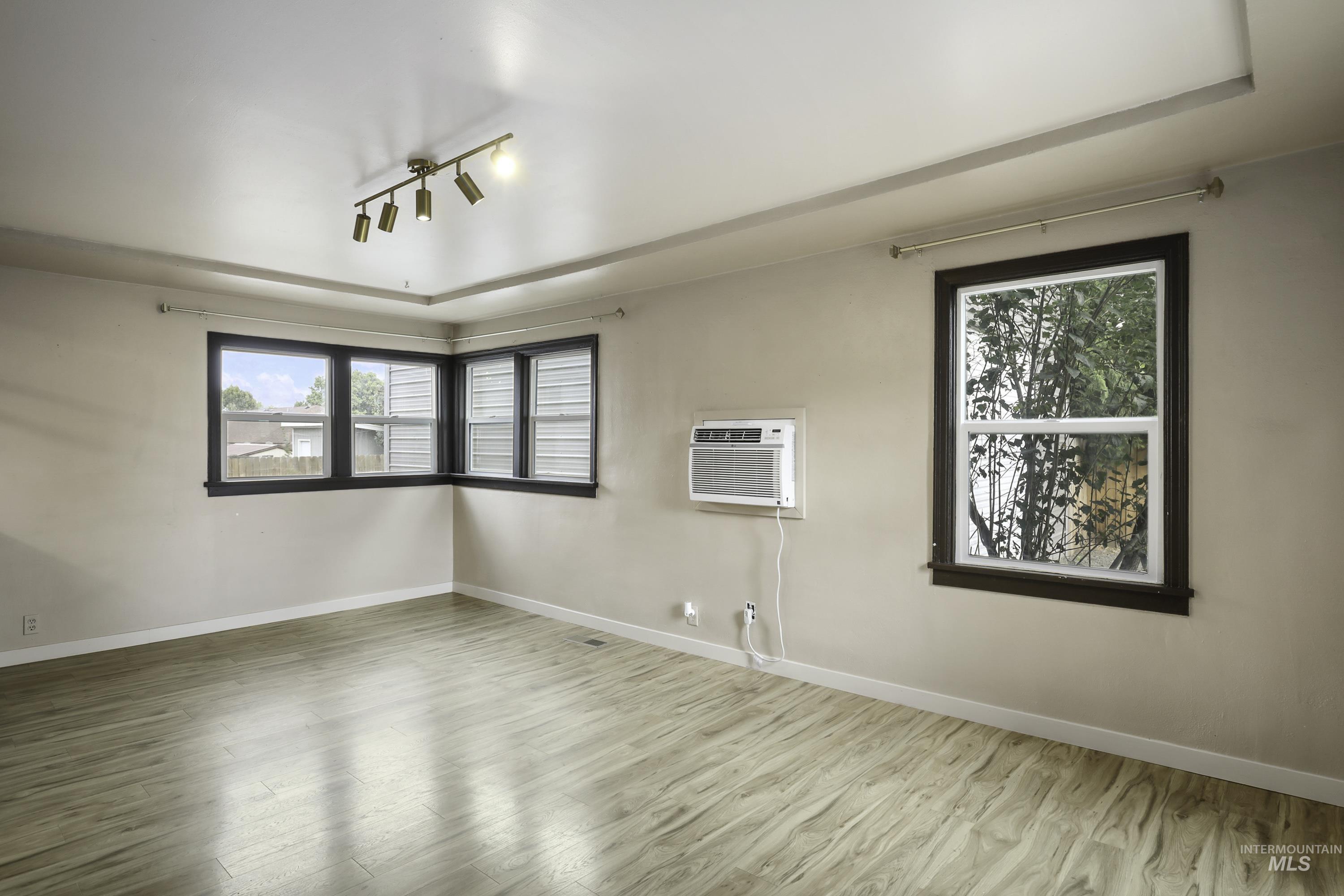 429 Burrell Ave. Property Photo 6