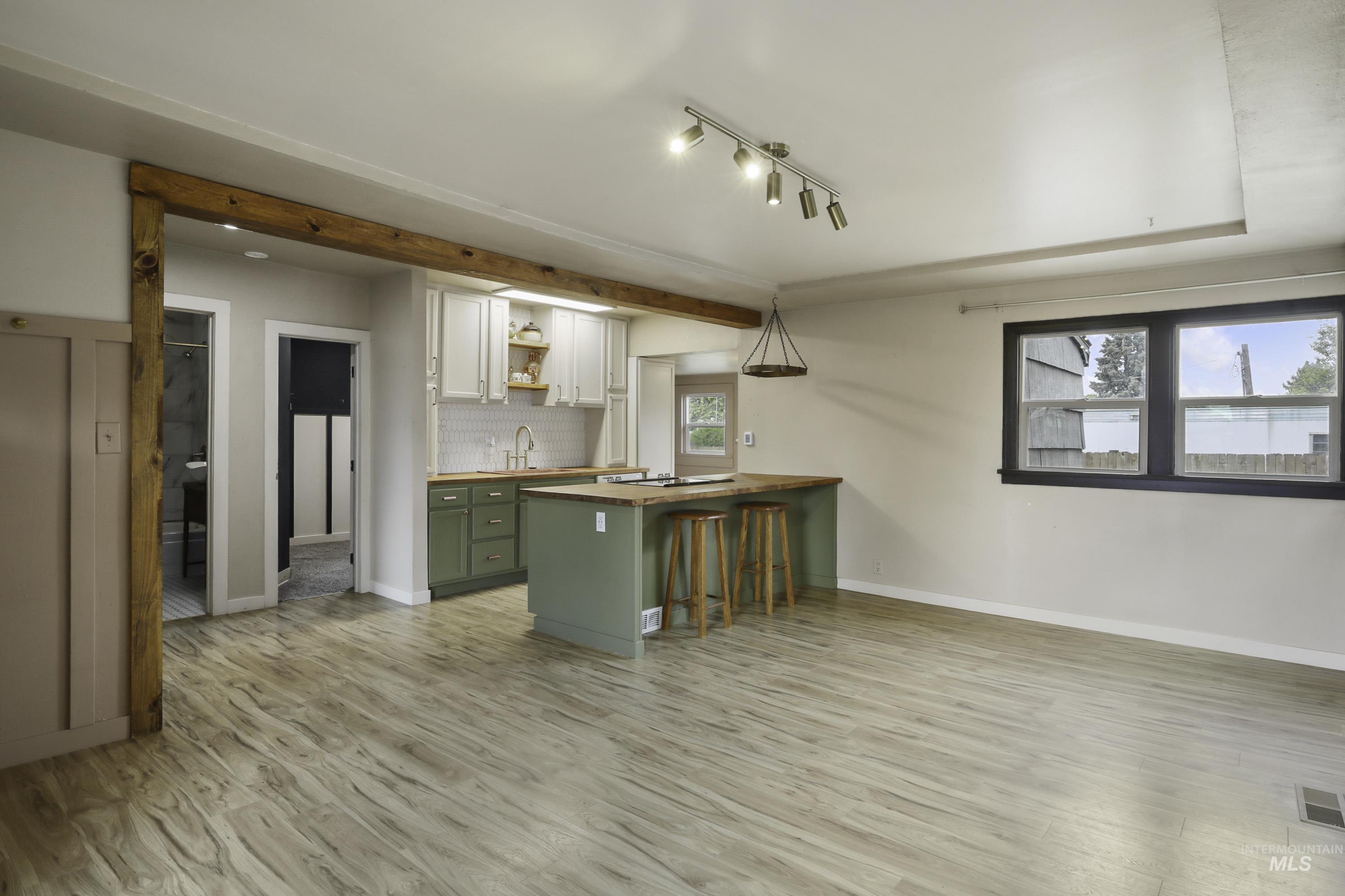 429 Burrell Ave. Property Photo 8