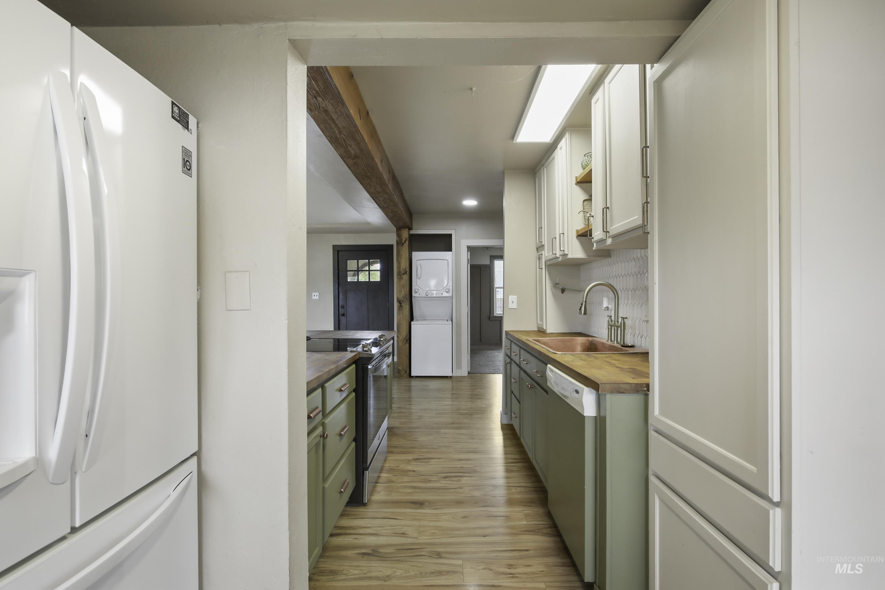 429 Burrell Ave. Property Photo 15