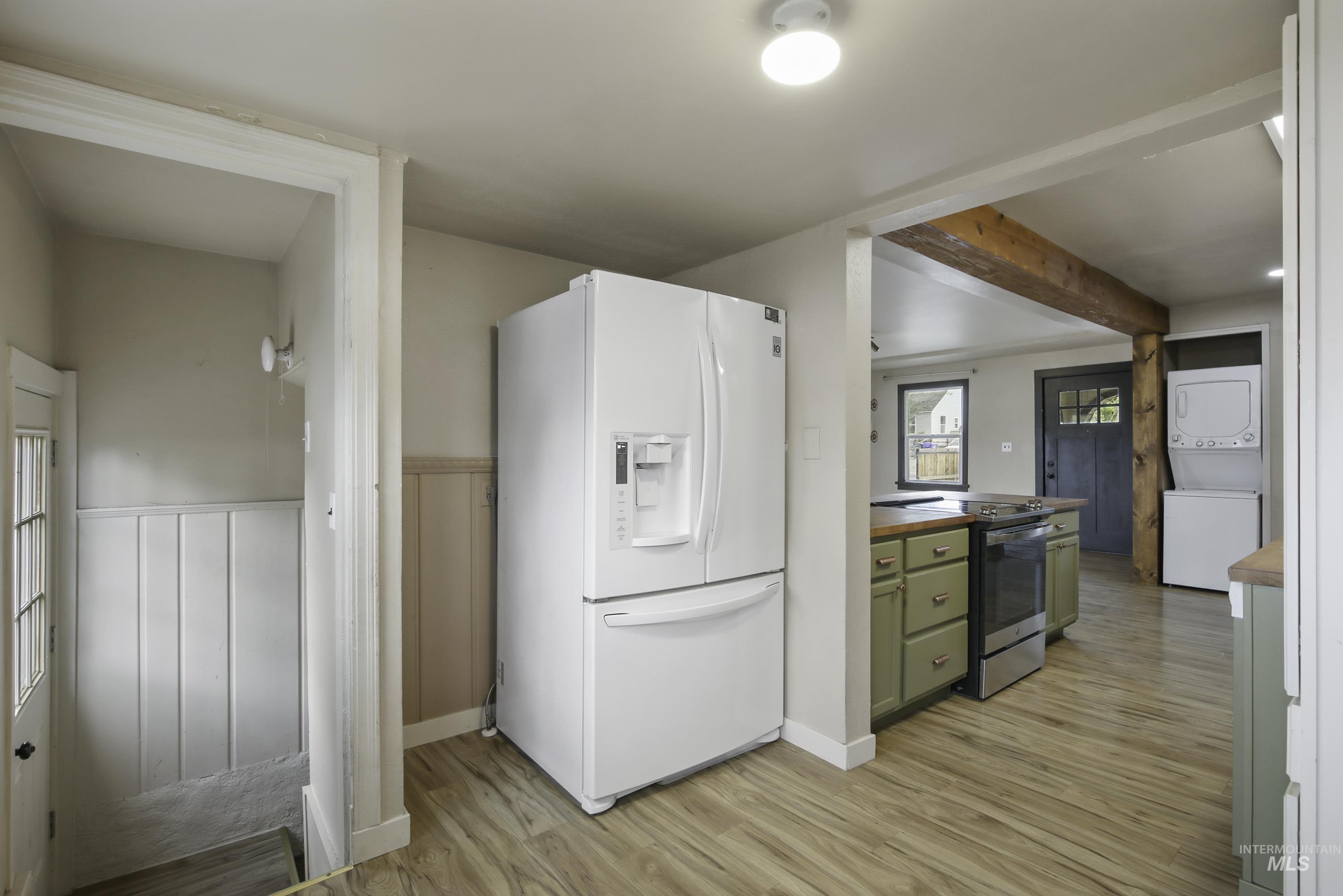 429 Burrell Ave. Property Photo 16