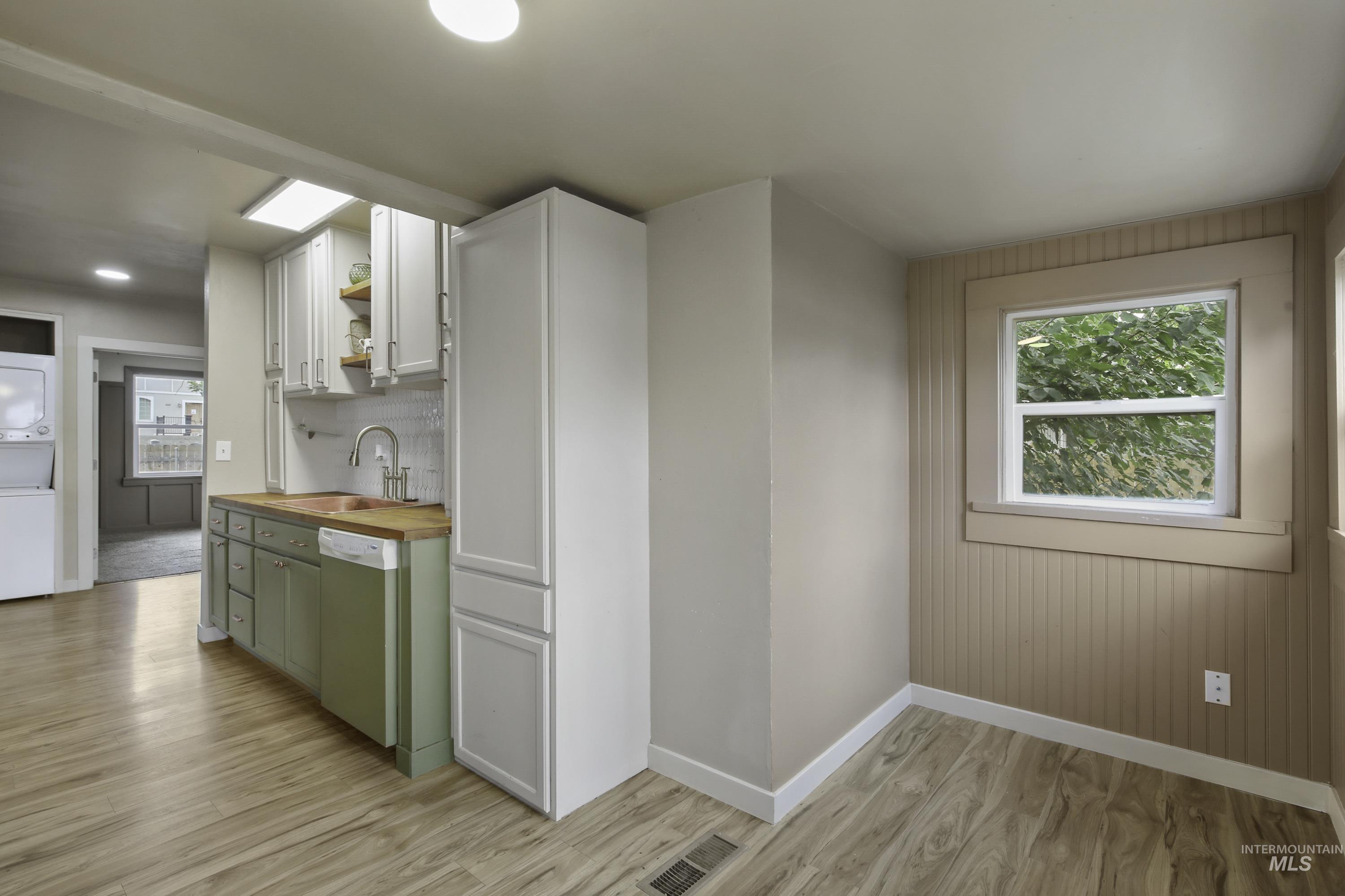 429 Burrell Ave. Property Photo 17