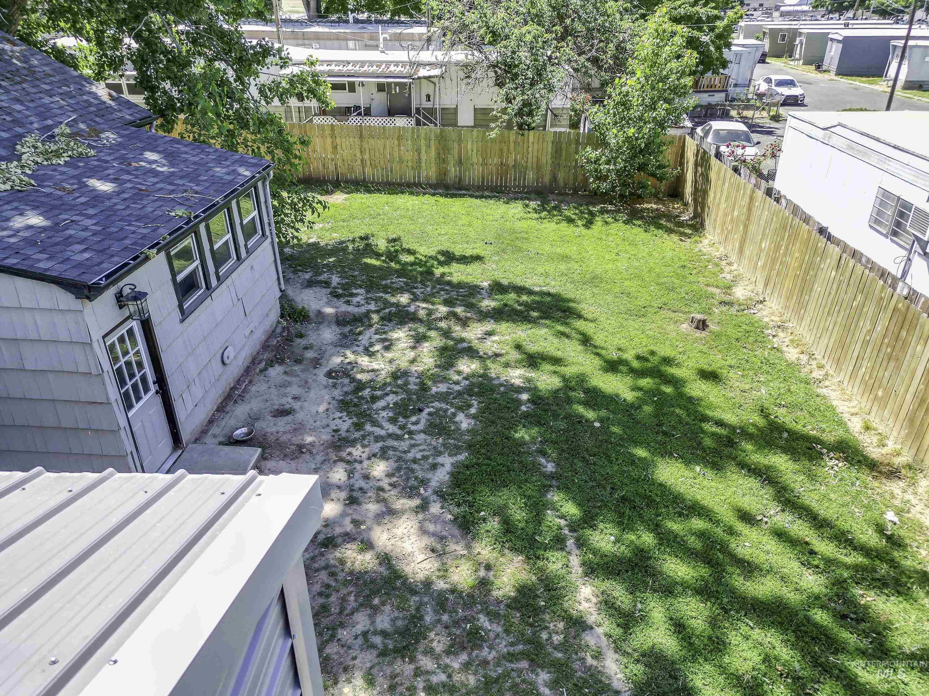 429 Burrell Ave. Property Photo 26