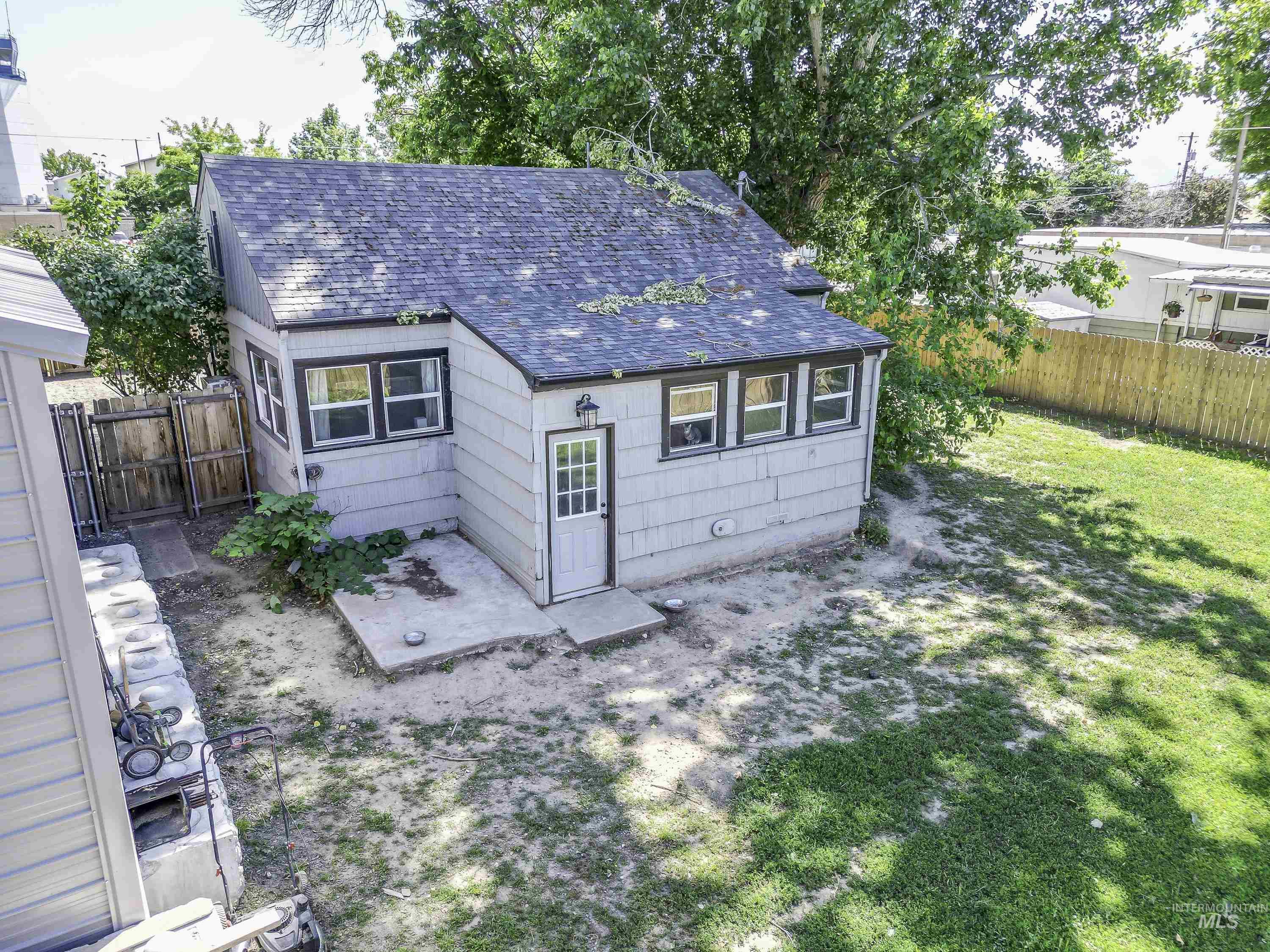 429 Burrell Ave. Property Photo 27