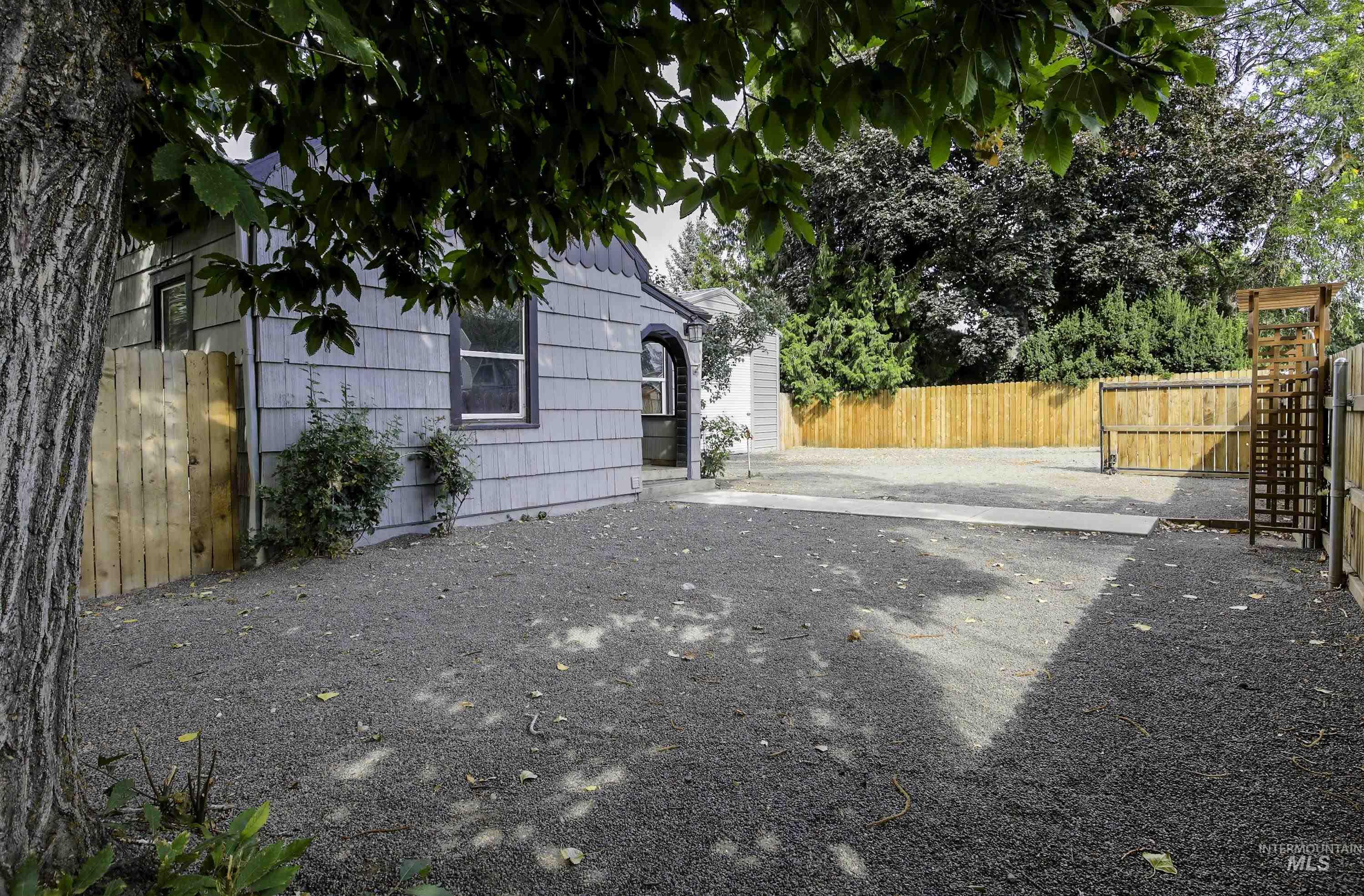 429 Burrell Ave. Property Photo 30