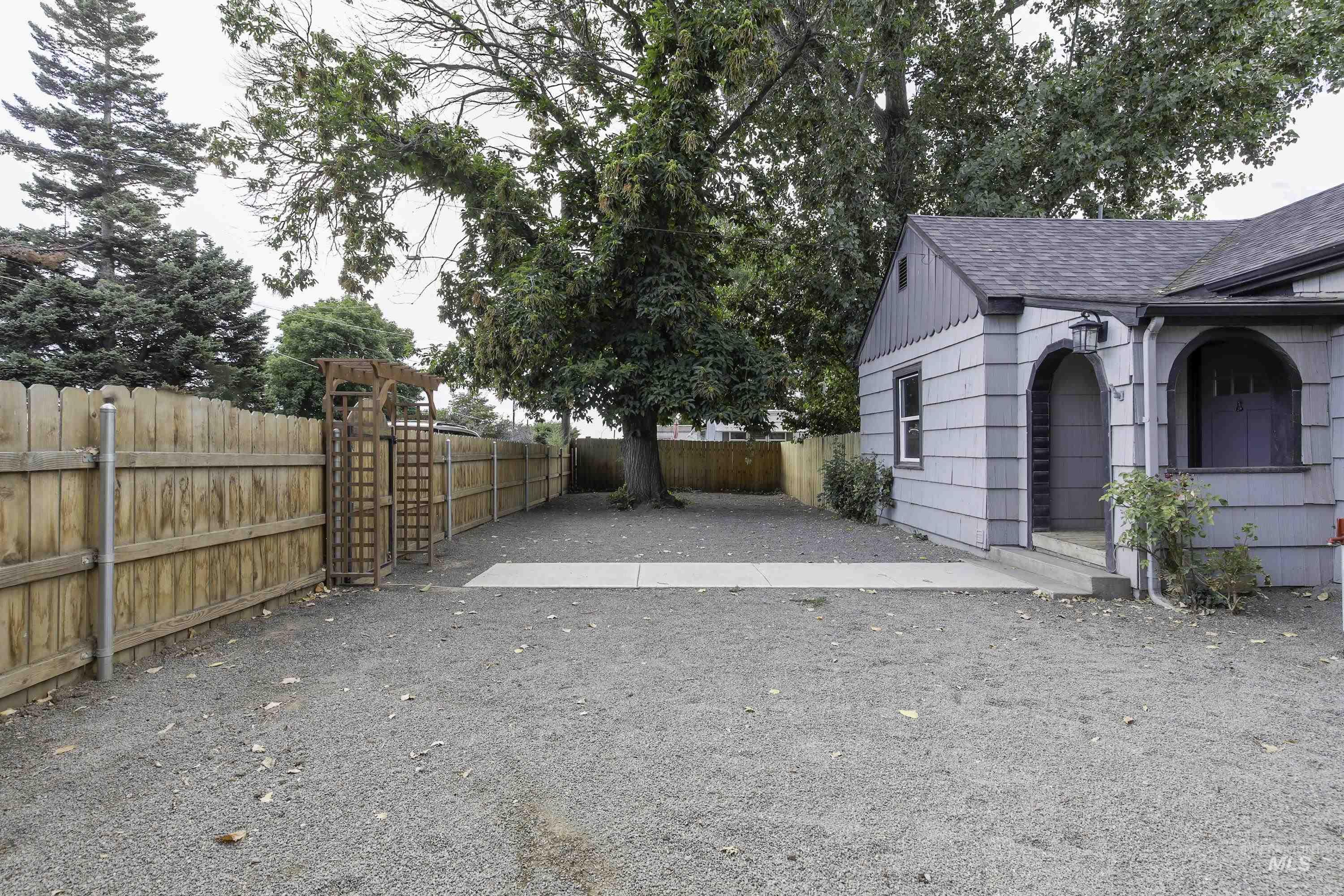 429 Burrell Ave. Property Photo 31