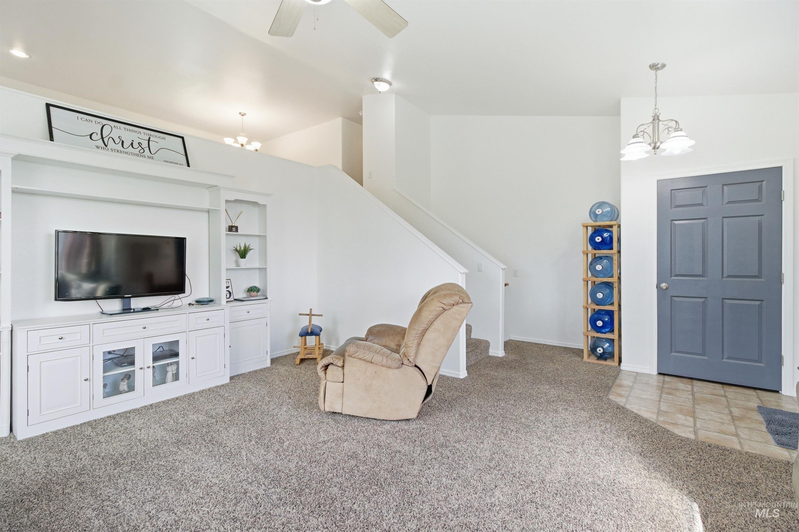 483 E Valleyview Avenue Property Photo 2