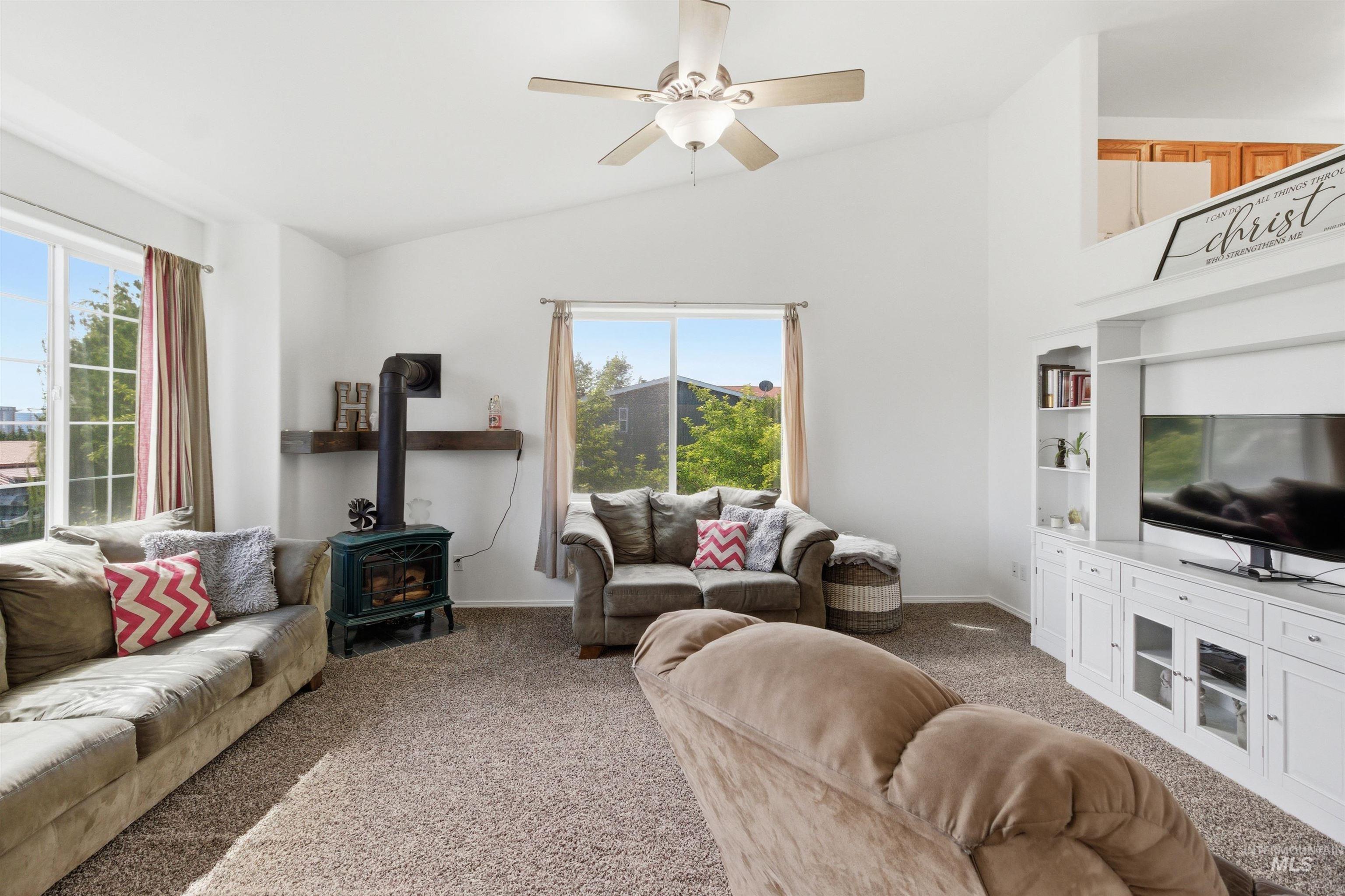 483 E Valleyview Avenue Property Photo 4