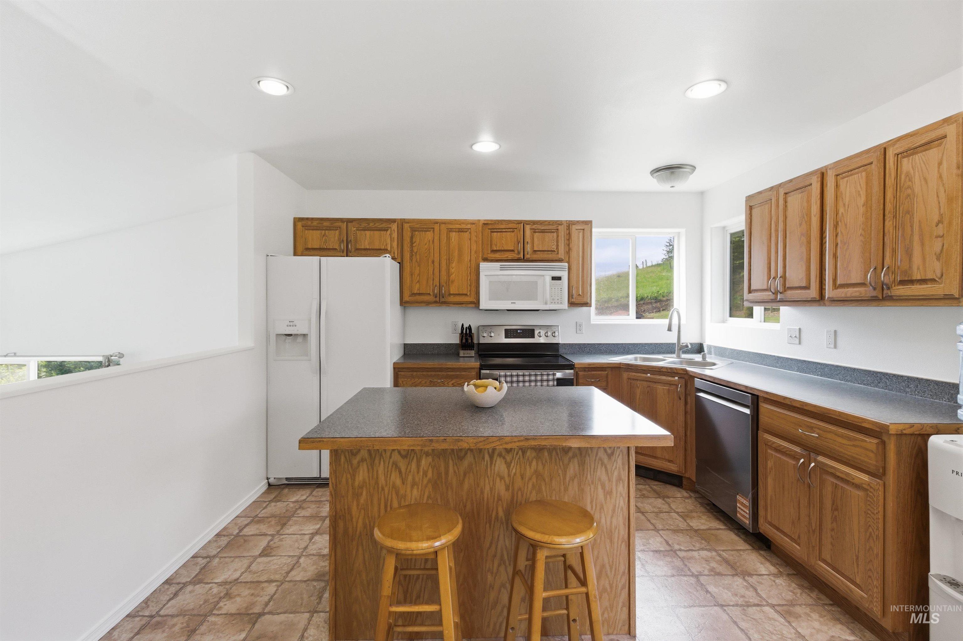 483 E Valleyview Avenue Property Photo 8