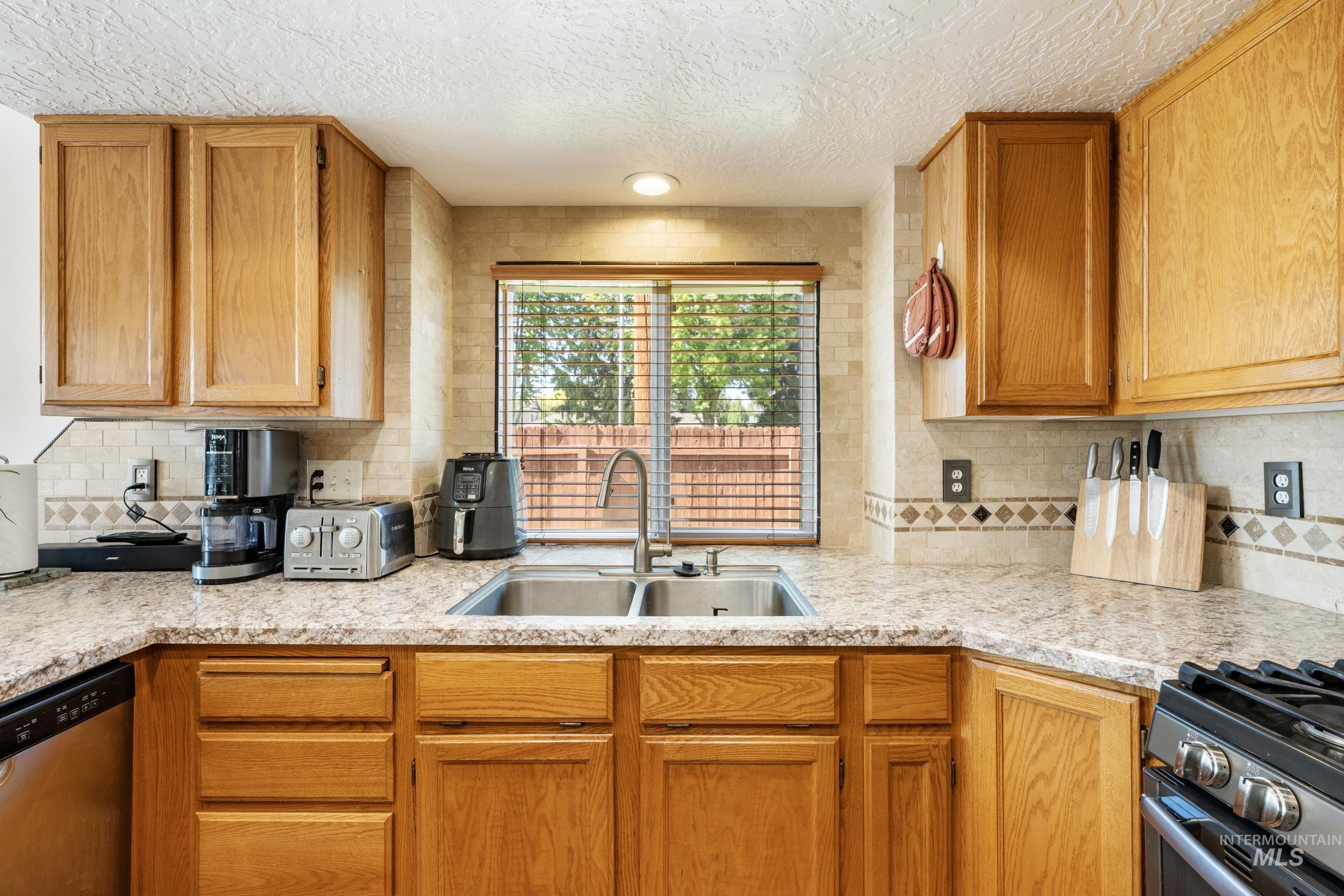 4775 N Edelweiss Ave Property Photo 15