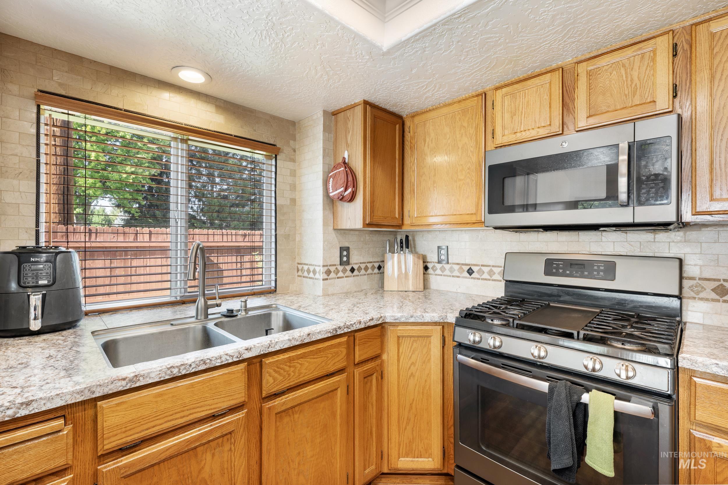 4775 N Edelweiss Ave Property Photo 16