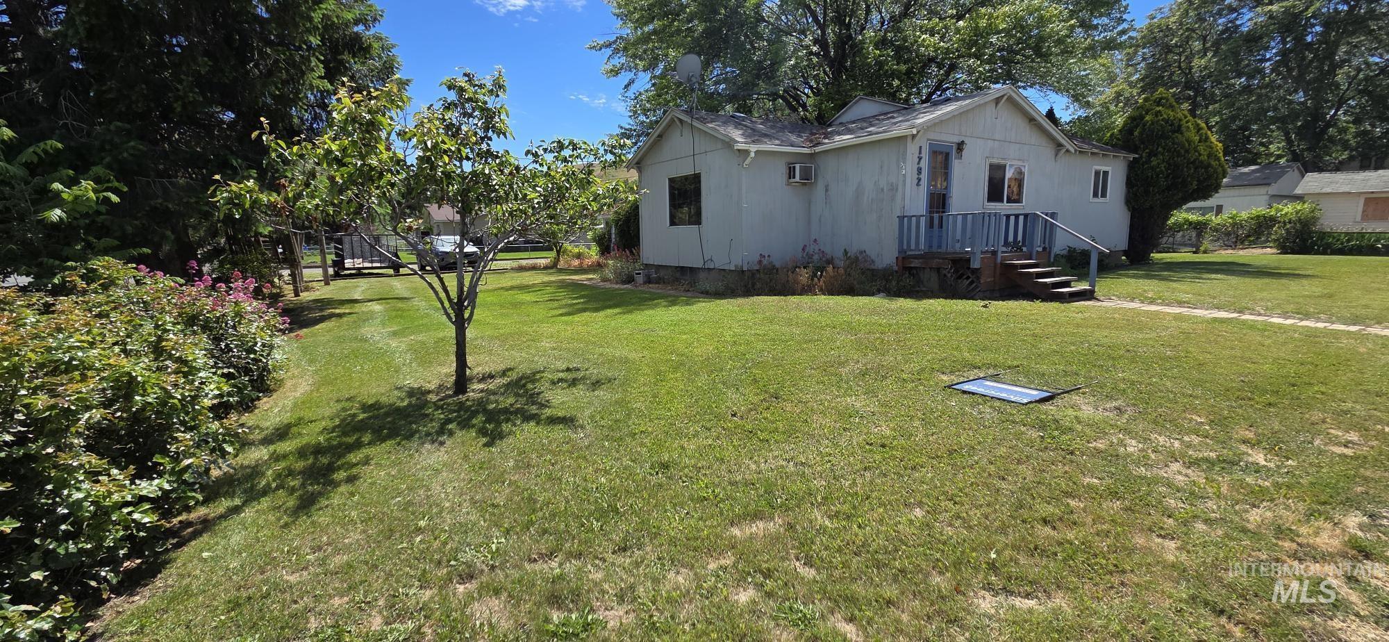 1792 Columbia St Property Photo 1