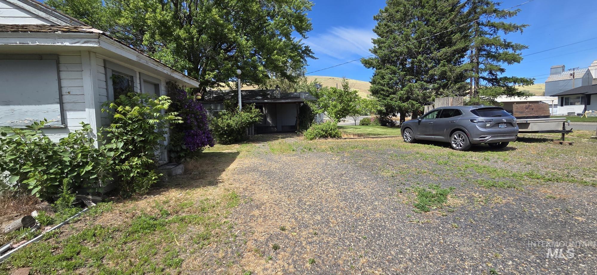 1792 Columbia St Property Photo 4