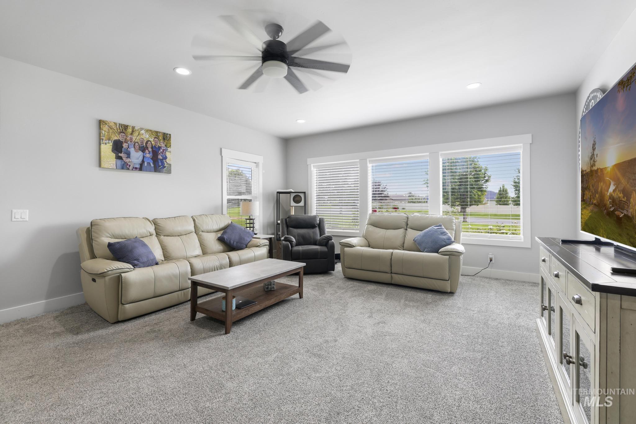 3826 Susan Cir Property Photo 7