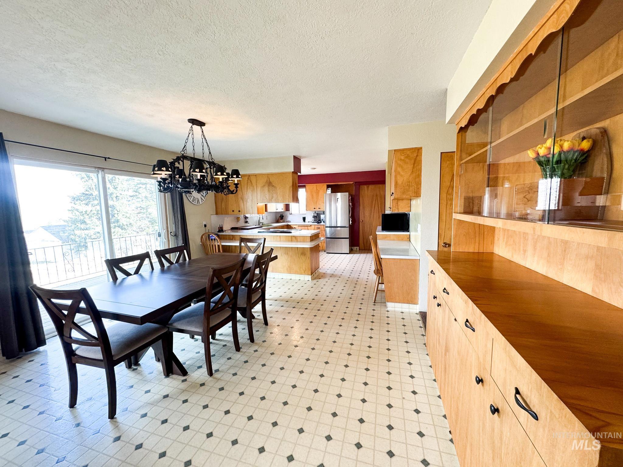 703 College St Property Photo 10