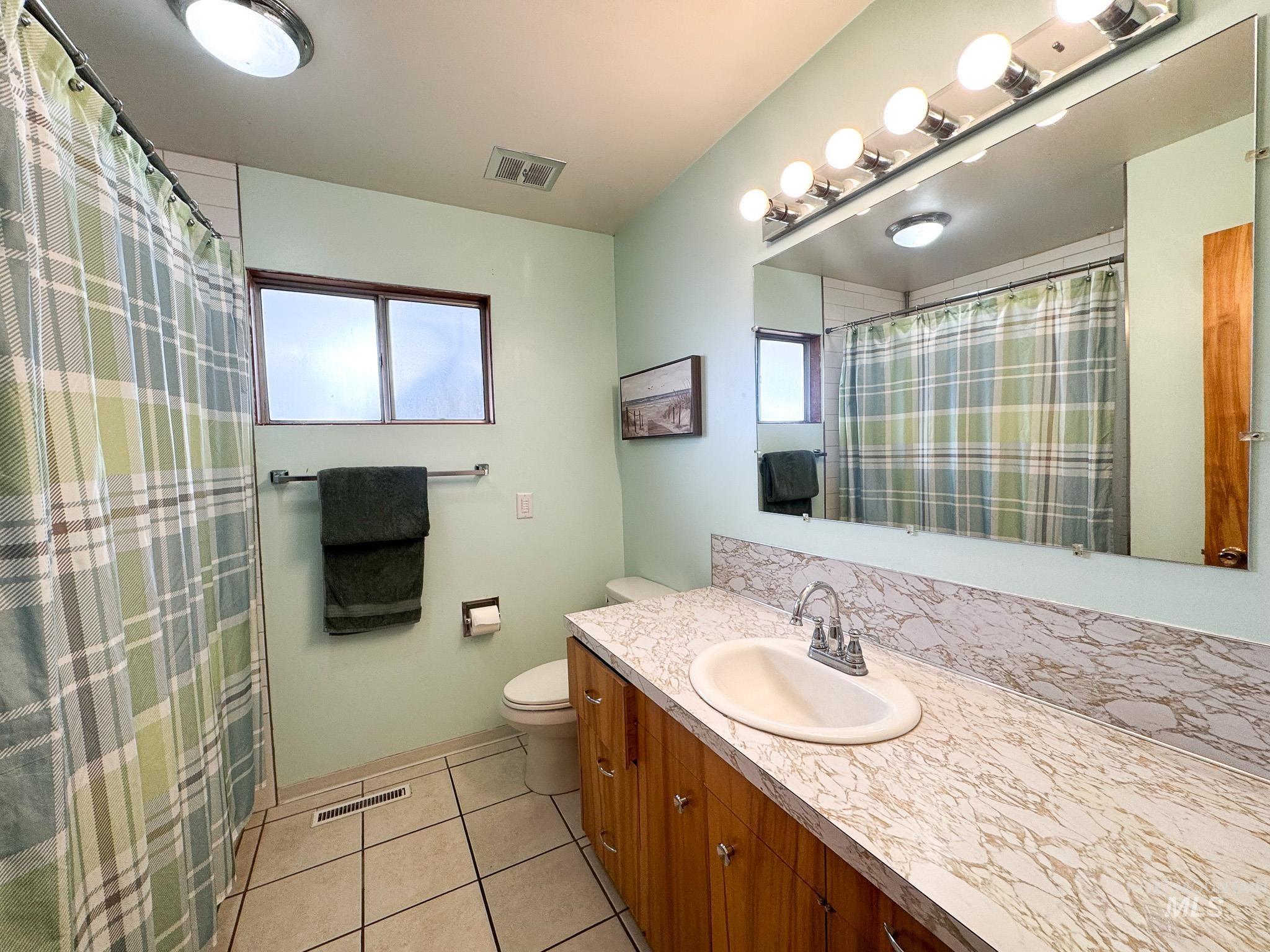 703 College St Property Photo 19